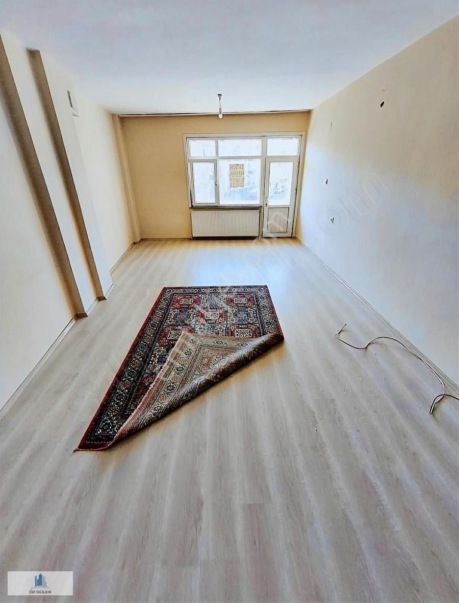 Öz Güler Gayrimenkul'den Nizami Binada Geniş 3+1 Satılık Daire
