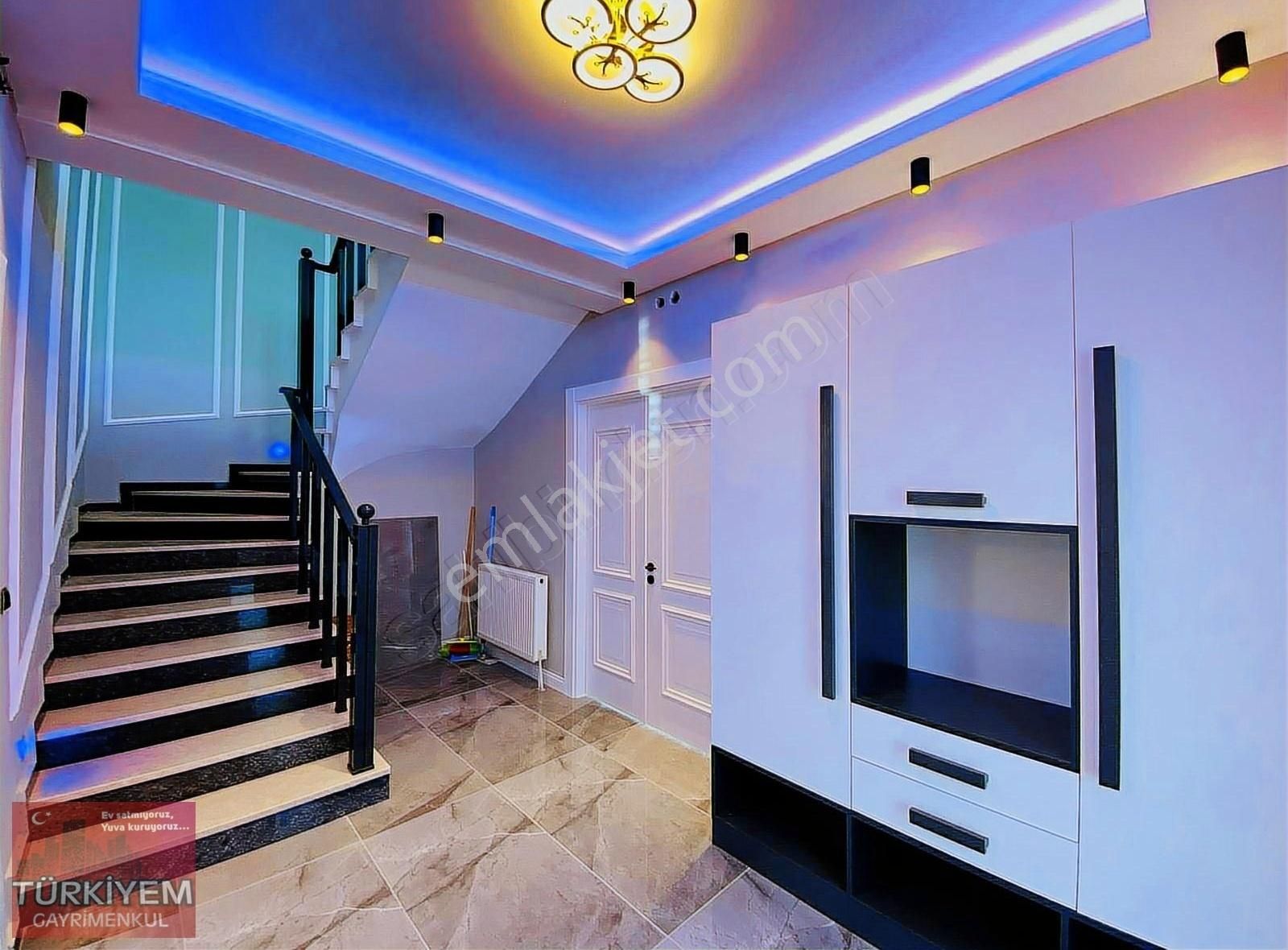 İldem Karşısında 400 M2 Arsa İçerisinde 3.5+1 Oturulur Villa