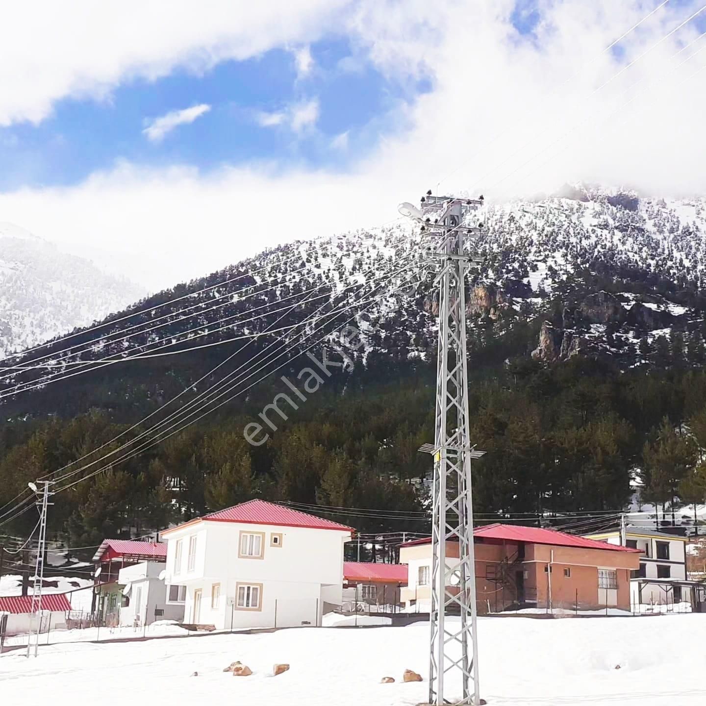 Pozantı Kar Emlaktan Yeni Konacık Efes Sitesinin Yanında 400 M2 Arsa