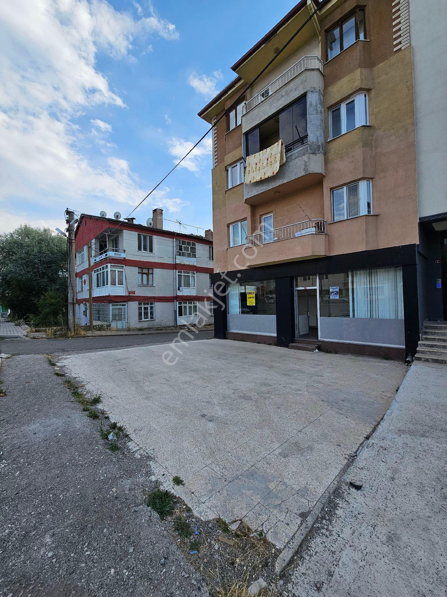 Sivas Yıldız Gayrimenkul'den Kümbet Mahallesin'de Kiralık Masrafsız Dükkan ! - Görsel 3