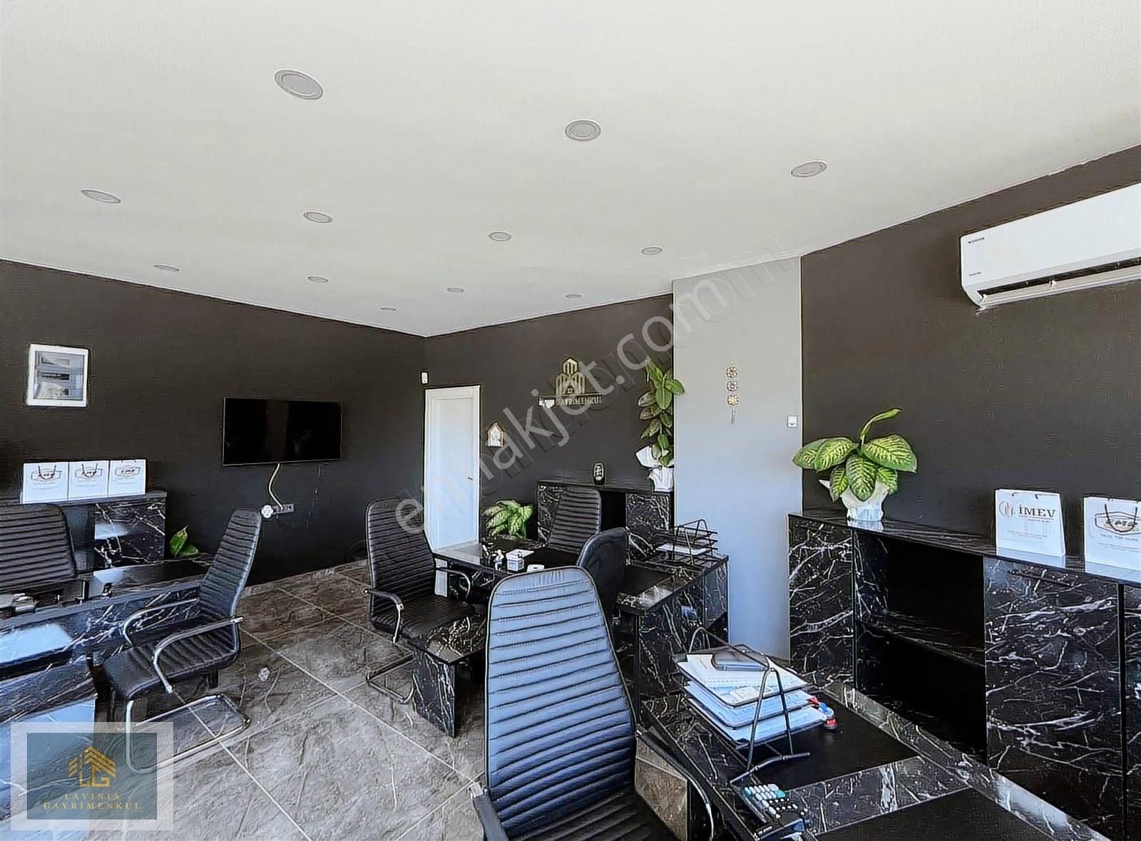 Lavınıa'dan Takasa Açık Satılık 350 M2 Dükkan - Görsel 28