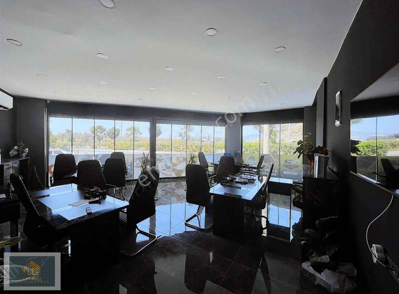 Lavınıa'dan Takasa Açık Satılık 350 M2 Dükkan - Görsel 3