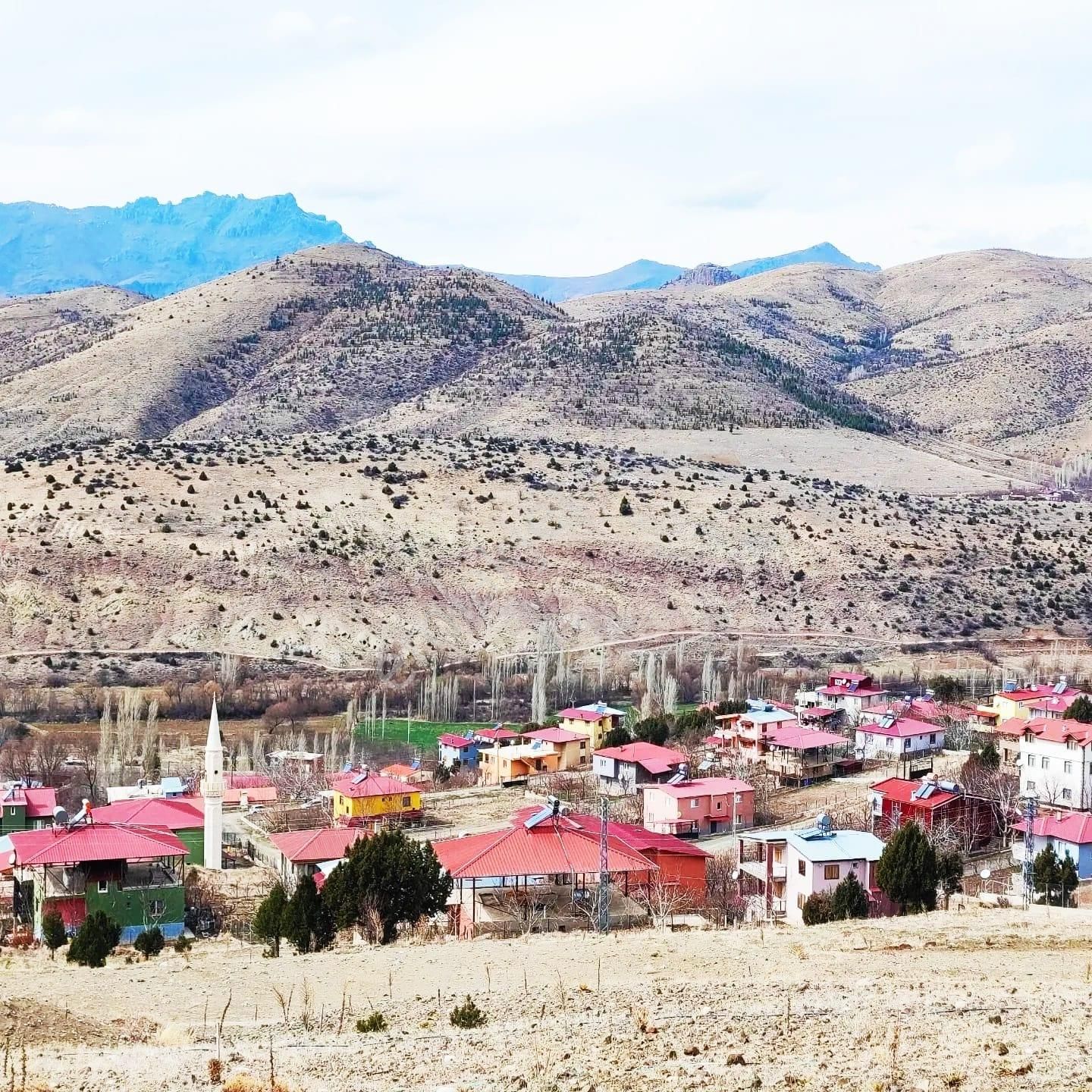 Pozantı Kar Emlaktan Aşçıbekirli Fenese Mevkiinde 400 M2 Arsa