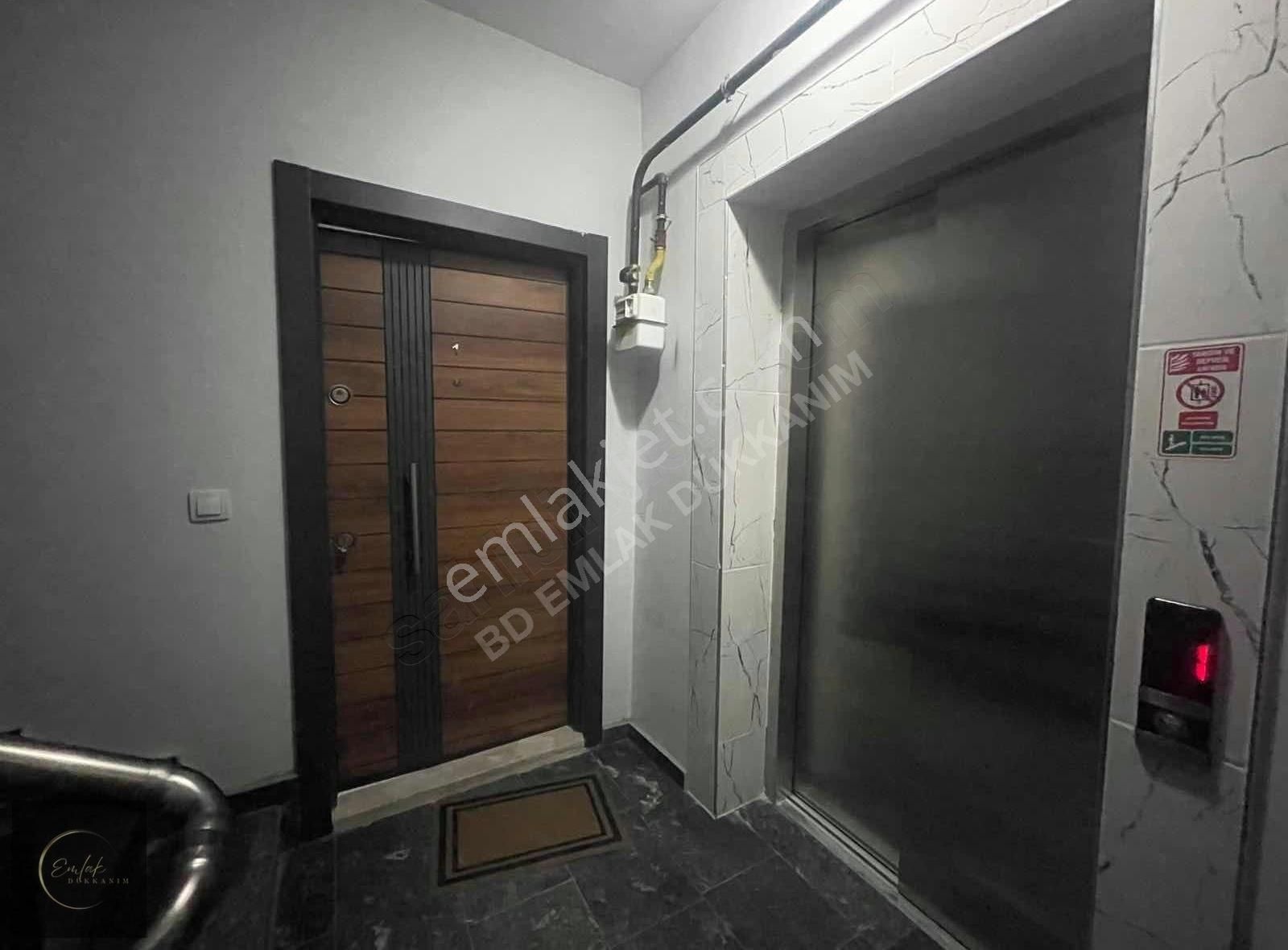 Satılık 2+1 Geniş Daire - İstasyon Mah. Mithatpaşa Caddesi Üzeri