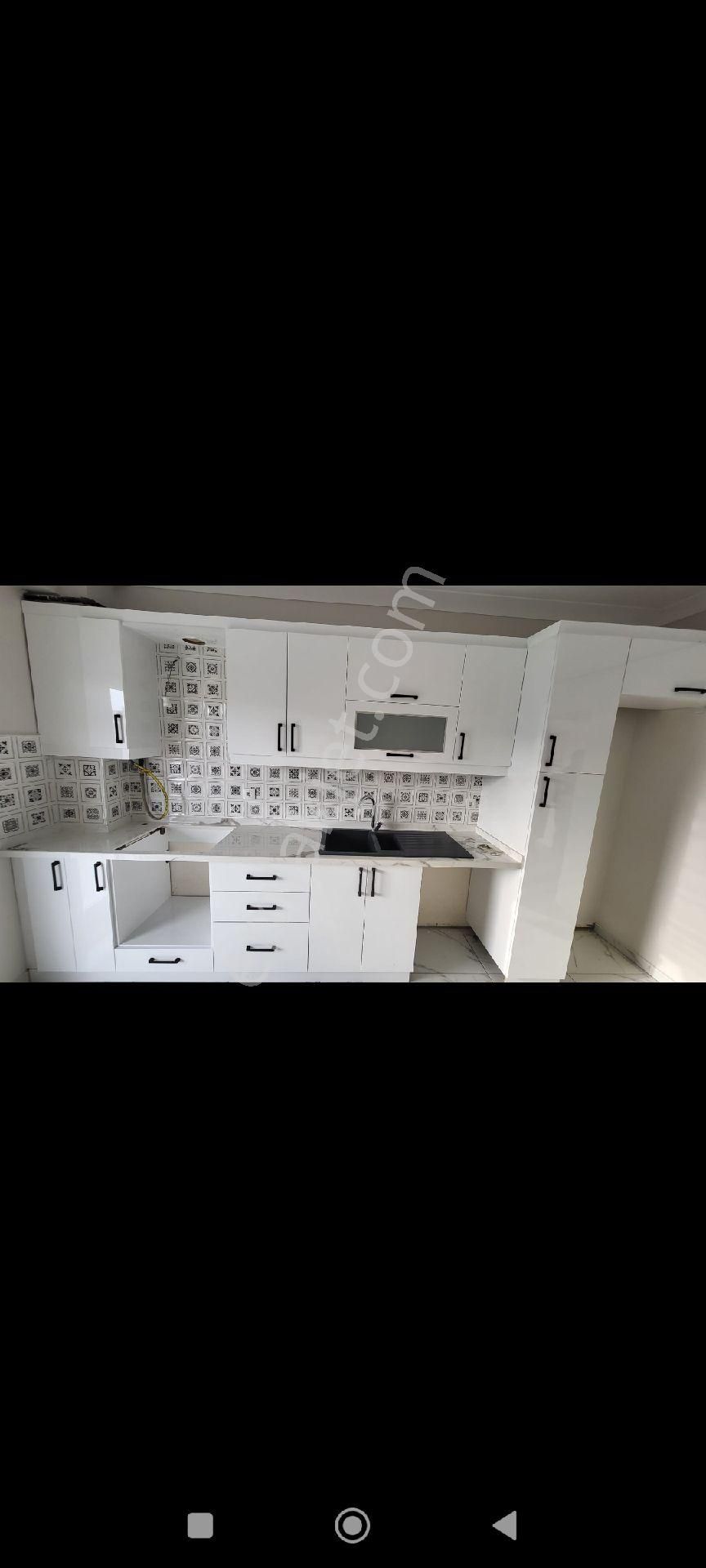 İstanbul İli Silivri İlçesi Gümüşyaka Mahallesi'nde 4 Katta 2+1 Net 95 Metrekare Daire Satılıktır.