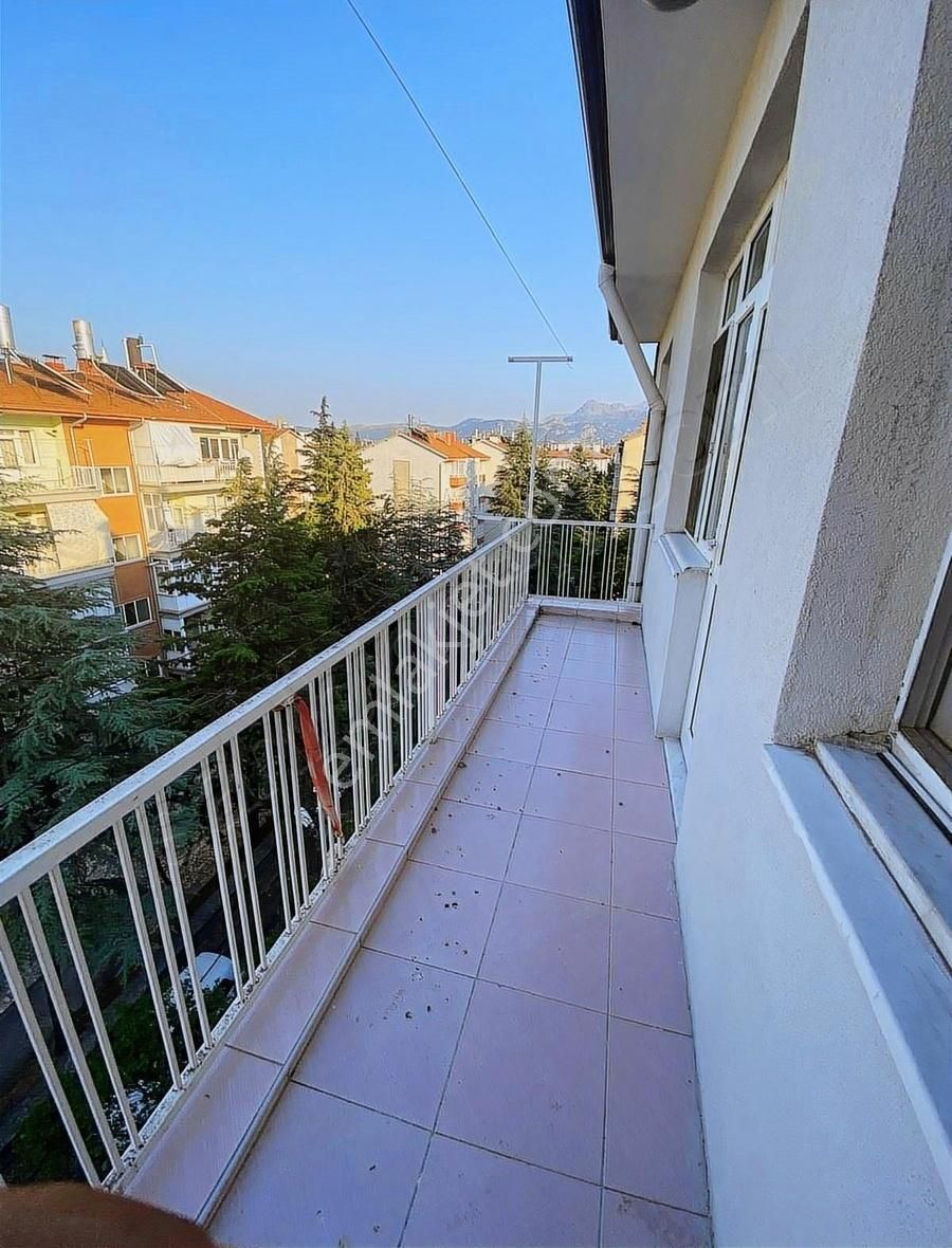 Komple Tadilatlı Aileye Kiralık 3+1