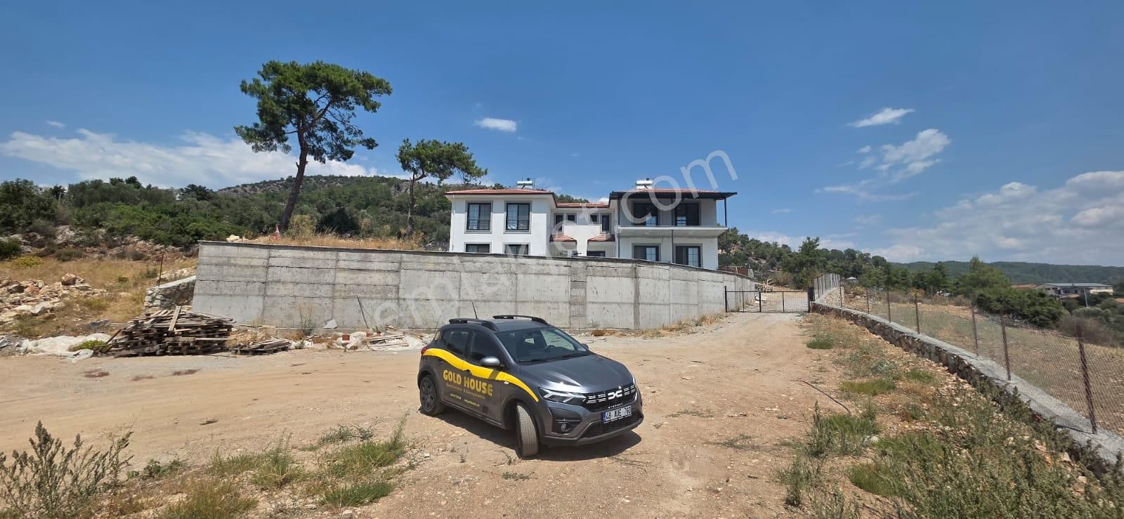 Goldhouse Dan Satılık Villa Doğa Manzaralı Geniş Arsa Paylı 3+1