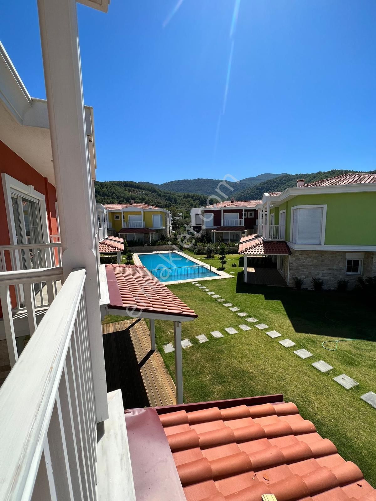 Kuşadası Davutlar Termal Bölgede Site İçinde Satılık Lüks Villalar