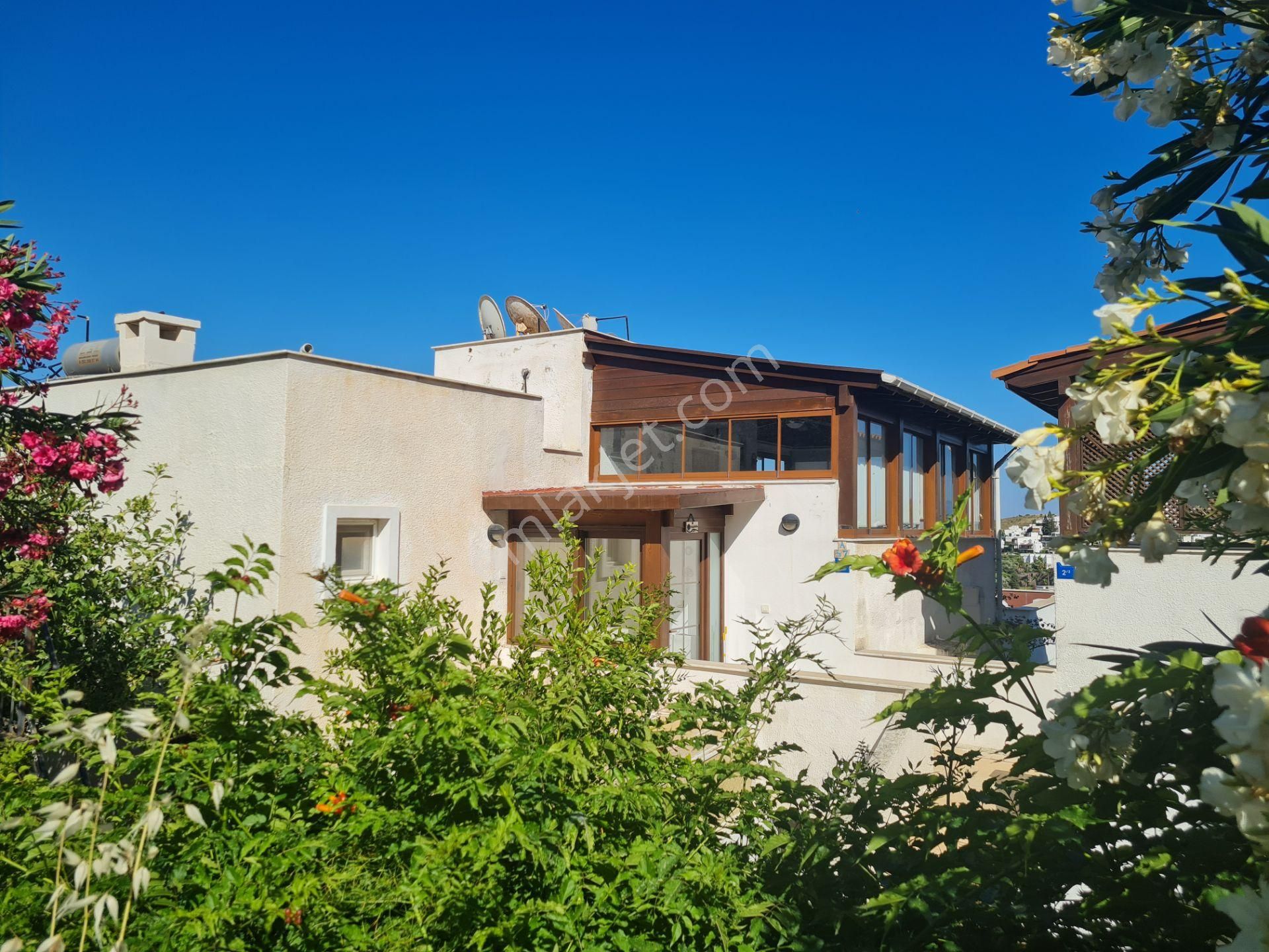 Bodrum Bağla Bankev Sitesinde Satılık Üst Dubleks Daire
