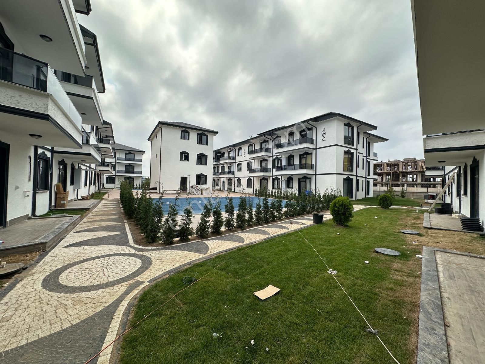 Anahtarınız Hazır! Havuzlu Site, Ayrı Mutfak, Modern 2+1 Daire - Görsel 14