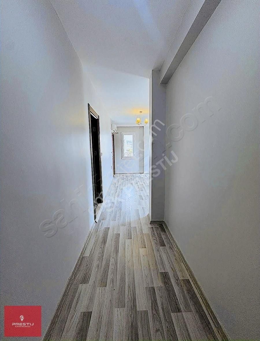 Prestij'den Eminevime Uygun Havuzlu Satılık Geniş 2+1 A.mutfak