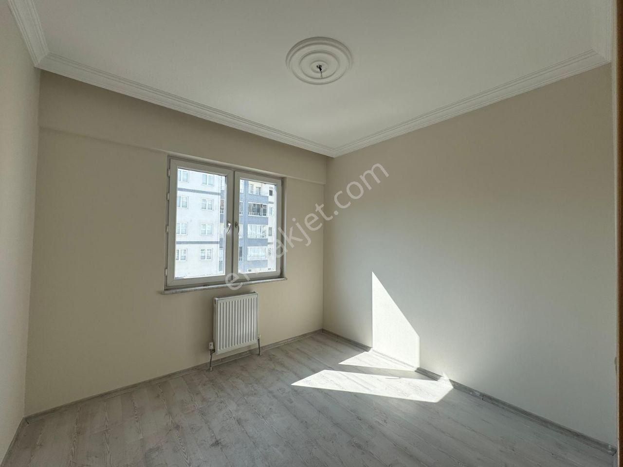 Gülük'te Ana Cadde Üzeri Satılk 4+1 Üç Cepheli