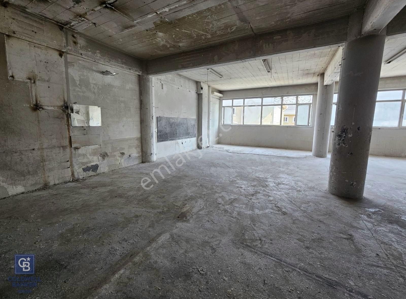 Sefaköy Beşyol Pakten Mutlu San.sitesi Kiralık Dükkan&mağaza