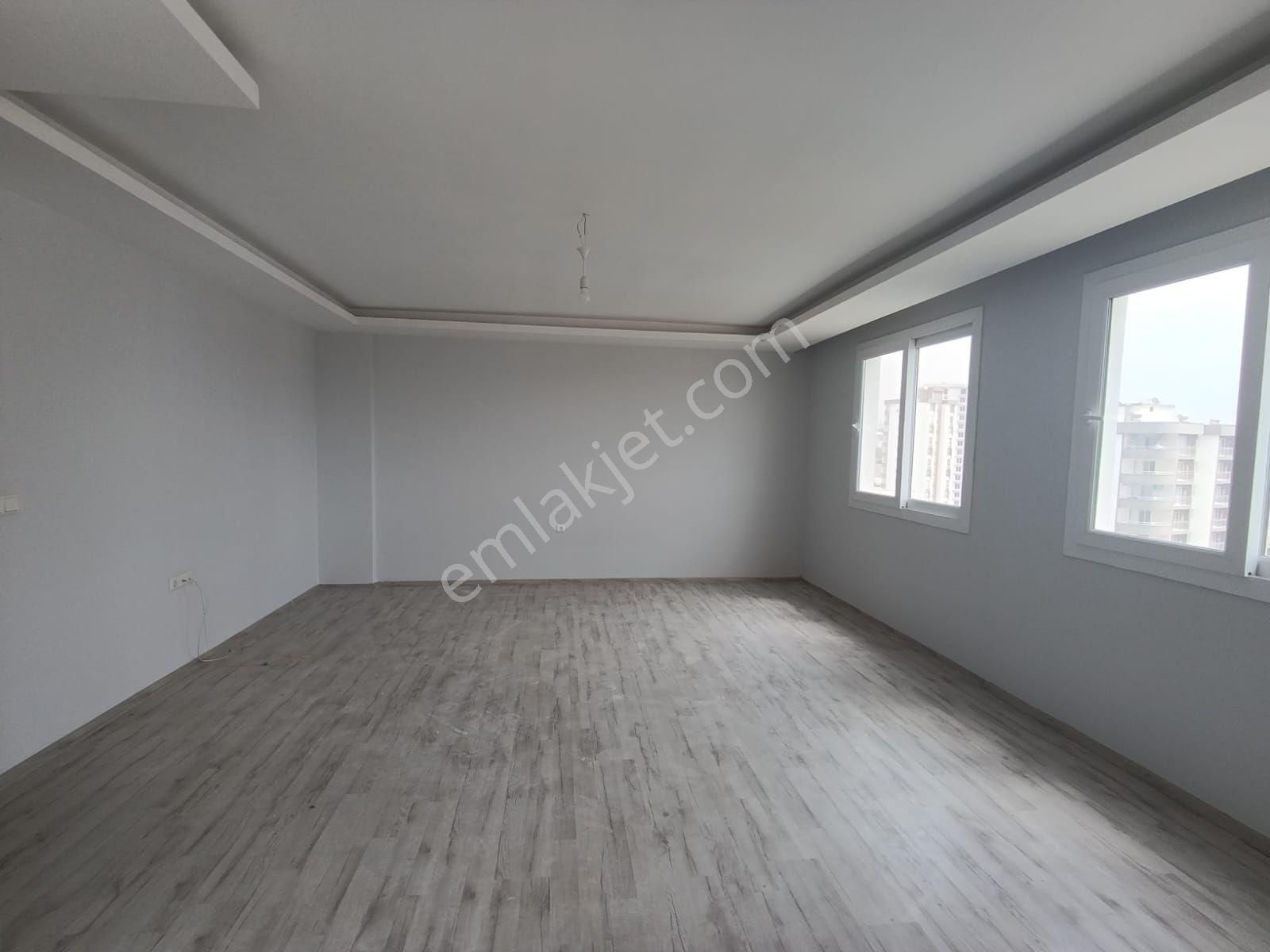 Gültepede Güvenlikli Site İçerisinde 3+1 Satılık İskanlı Hasarsız Geniş Daire