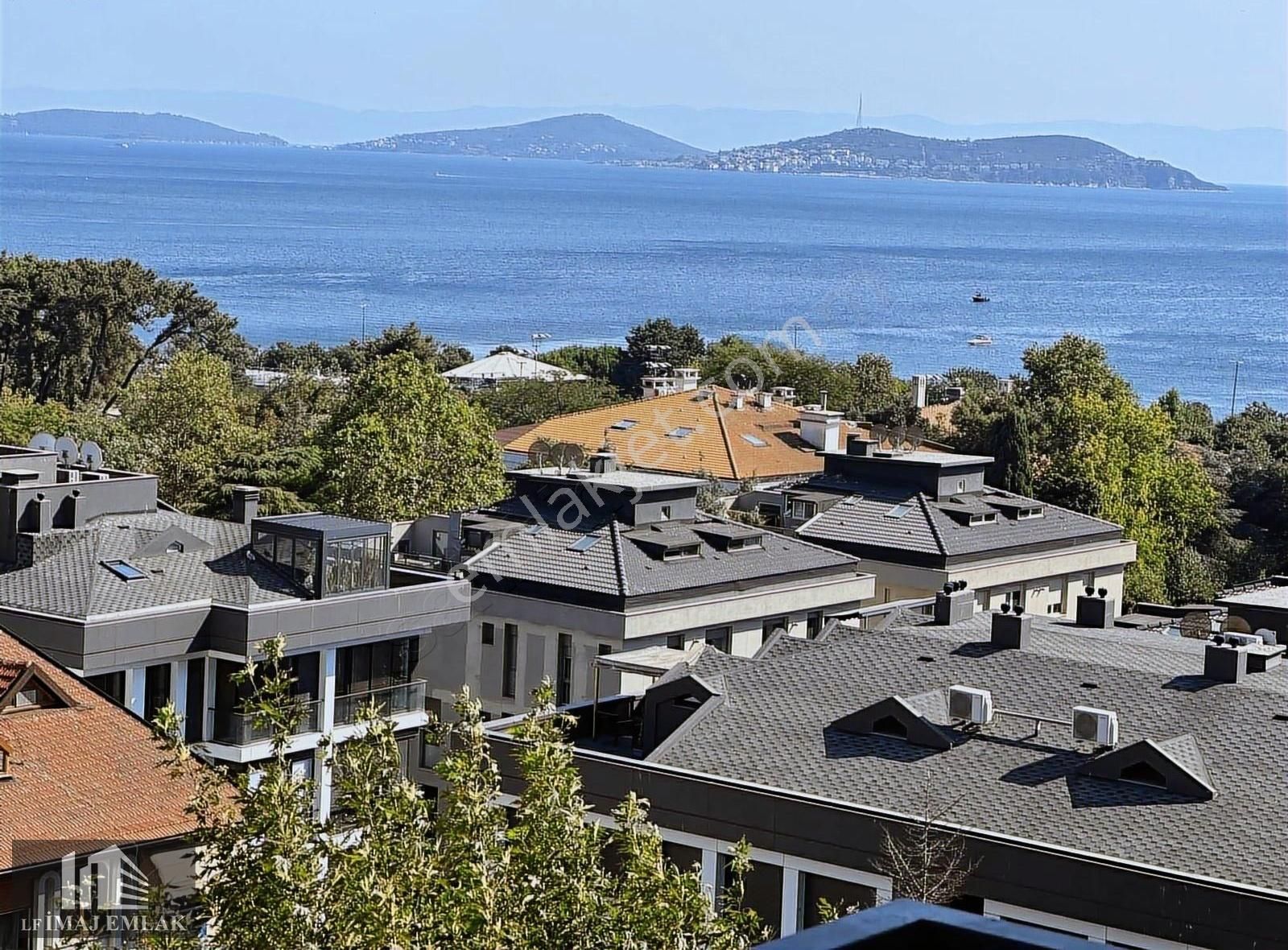 Fenerbahçe Dalyan Sahilde Deniz Manzaralı 3+1 140 M2 Balkonlu