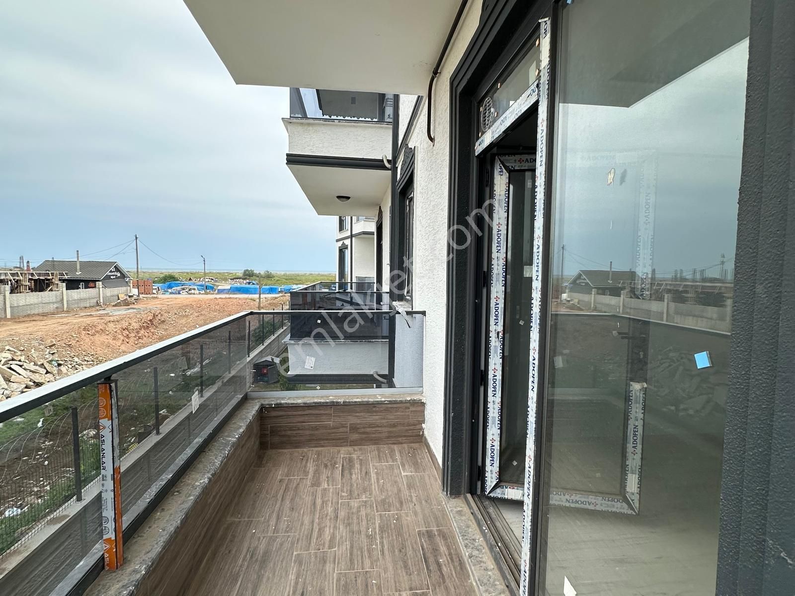 Site İçi Lüks 1+1 - Modern Tasarım, Açık Havuz, Sahile Yakın! - Görsel 6