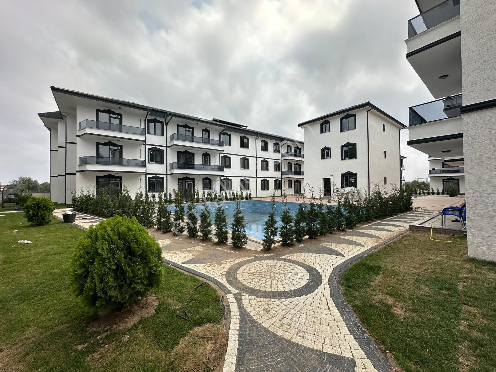 Site İçi Lüks 1+1 - Modern Tasarım, Açık Havuz, Sahile Yakın! - Görsel 10