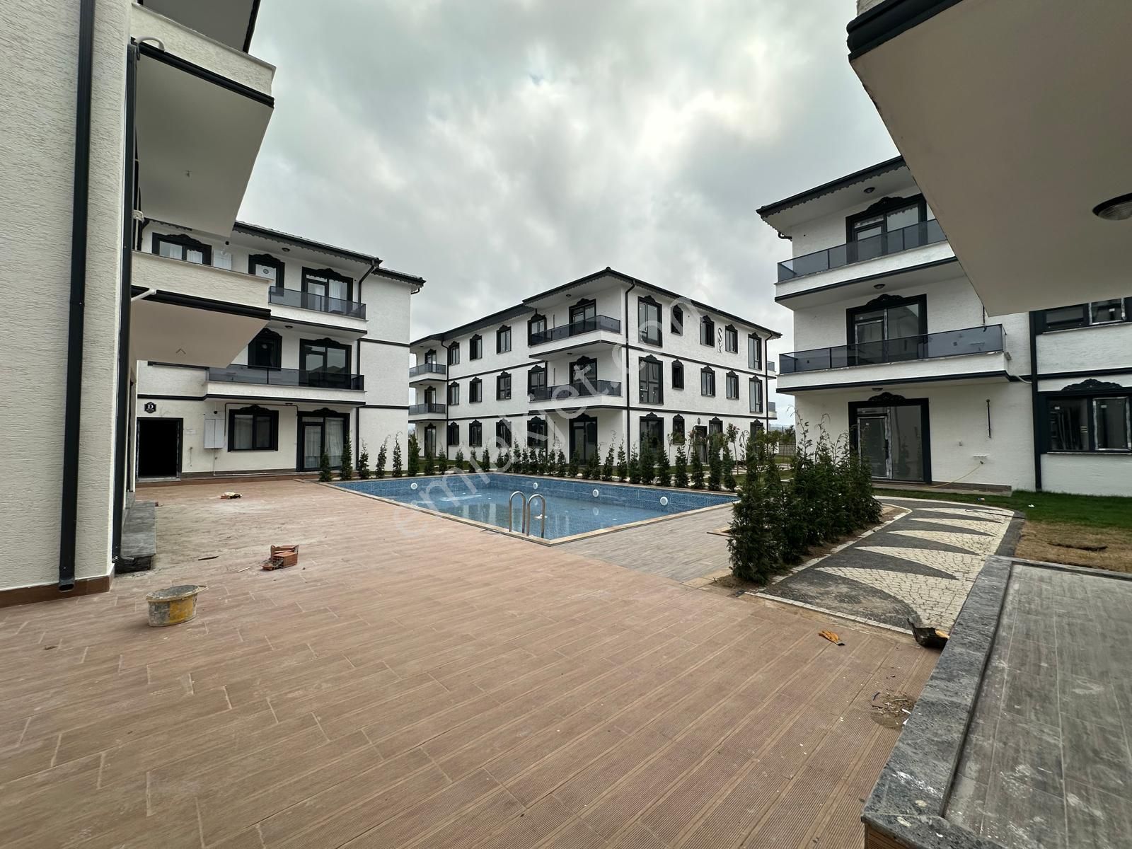 Site İçi Lüks 1+1 - Modern Tasarım, Açık Havuz, Sahile Yakın! - Görsel 9