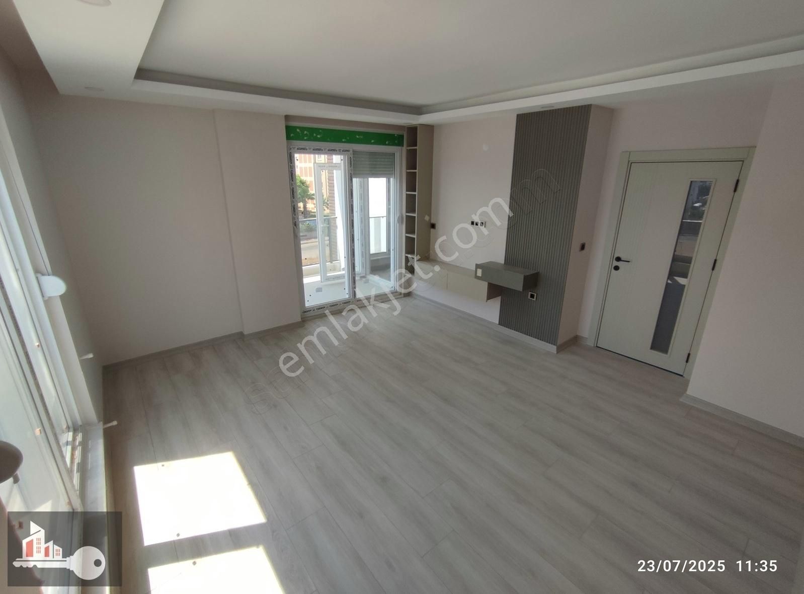 Gazi Mah'de Tramvaya Yakın Ebeveyn Banyolu 2+1 Sıfır Daire