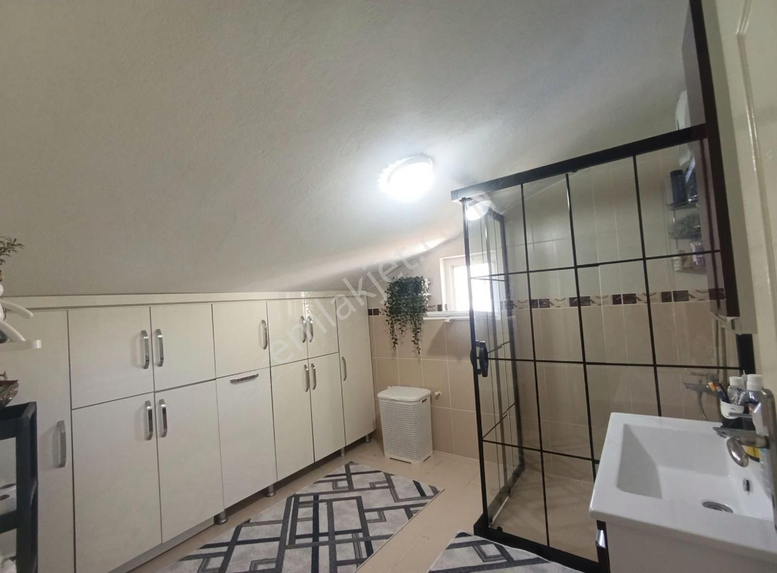 Ilıca'da 4+1 Açık& Kapalı Havuzlu Geniş Daire