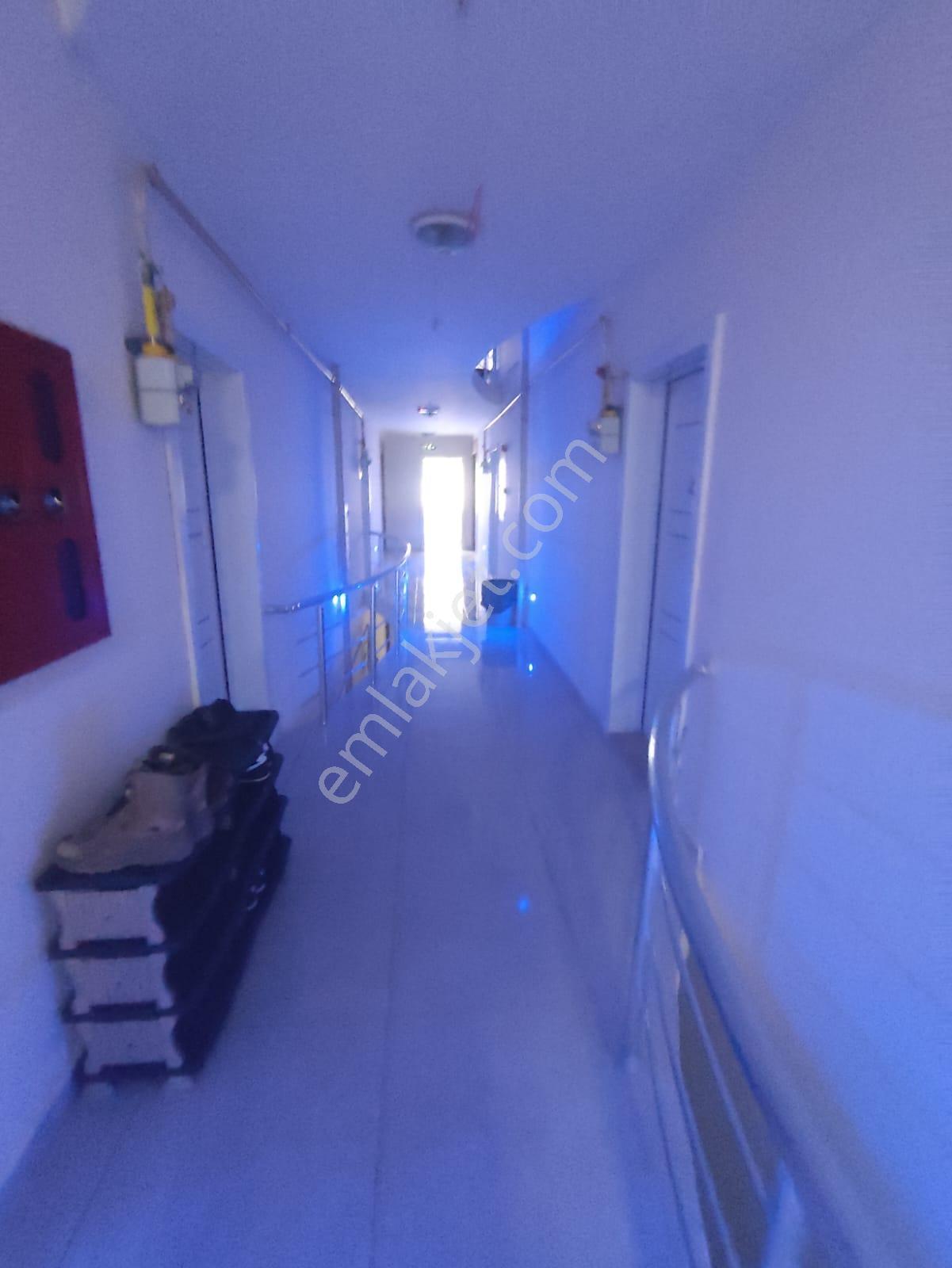 Ayyıldız Emlaktan 75 M2 2+1 Eşyalı Kiracılı Çift Cepheli Ara Kat Vadi Rezidans - Görsel 2