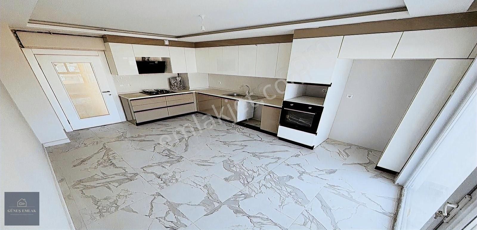Güneş Emlak Çarşıda Masrafsız Site İçerisinde Satılık 4+1daire