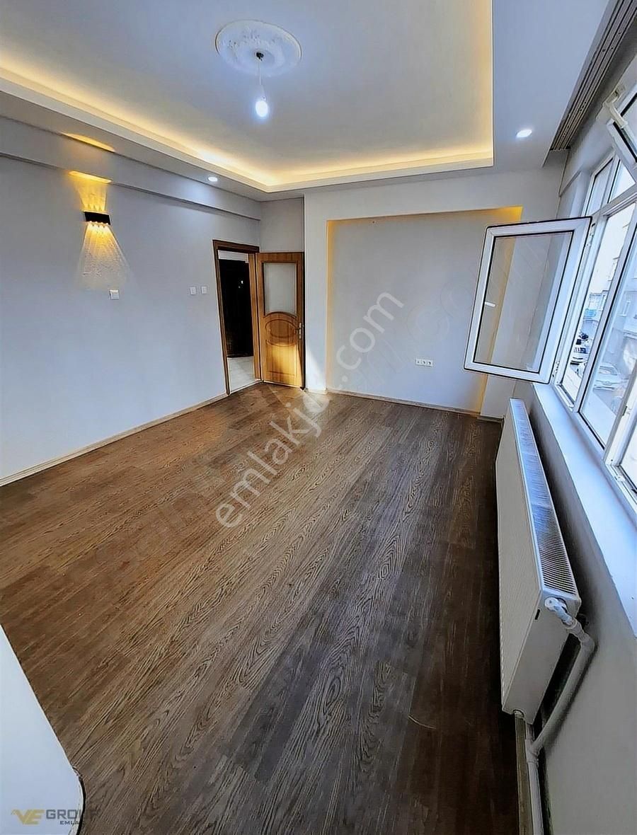 Yunus Emre Ortaokulu Yanında Satılık 2+1 Daire