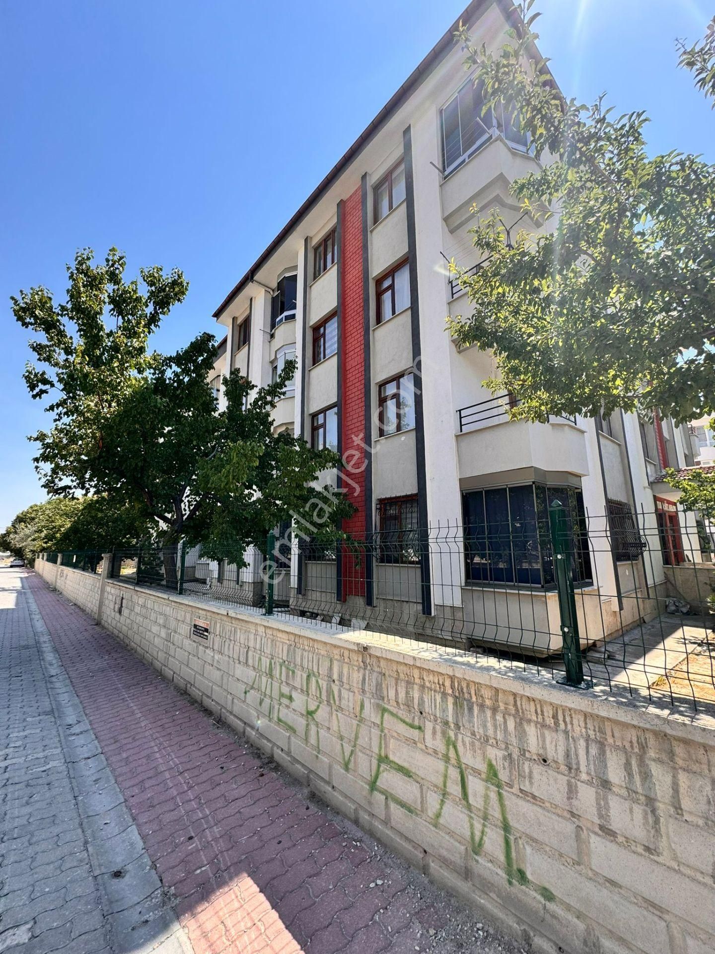 İstanbul Yolu Ve Veysel Karani Cad. Arası 3+1 Asansörlü Boşdaire