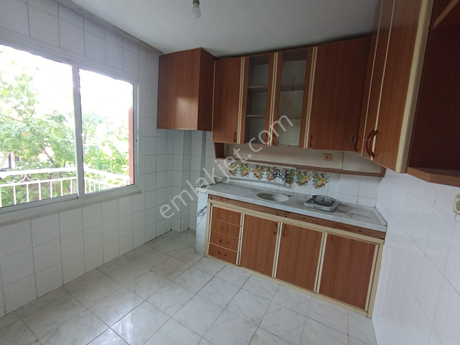 Karabağlar Barış Mah. Mahallesi 2+1 95 M2 Kiralık Ev