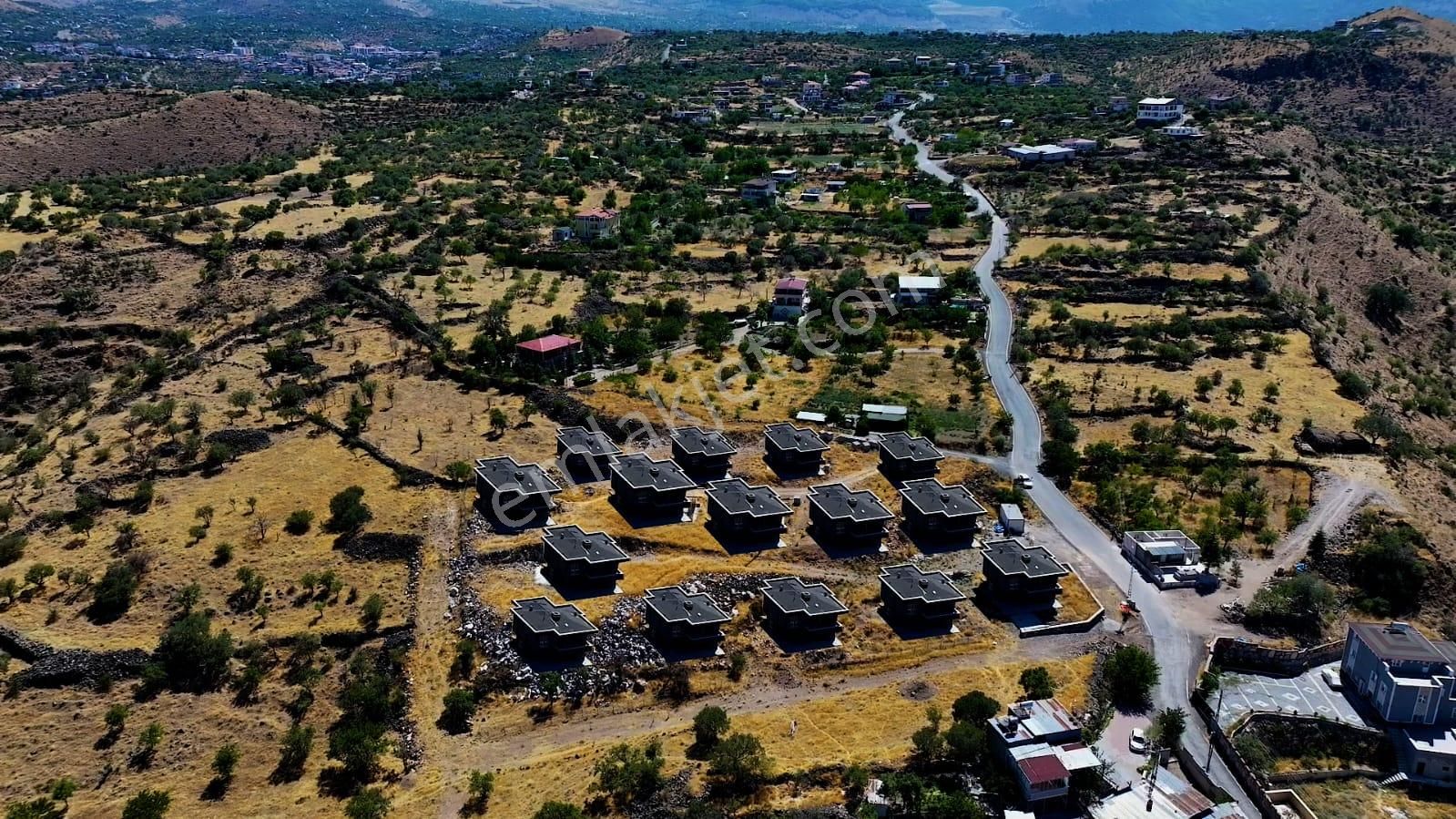 Hacılar Akyazı'da Kayseri Manzaralı 3+1 Satılık Lüks Villalar