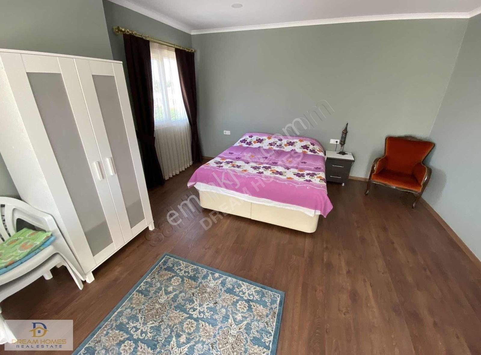 Akarca Mahallesinde Merkezde Tripleks Müstakil Bahçeli Villa - Görsel 16