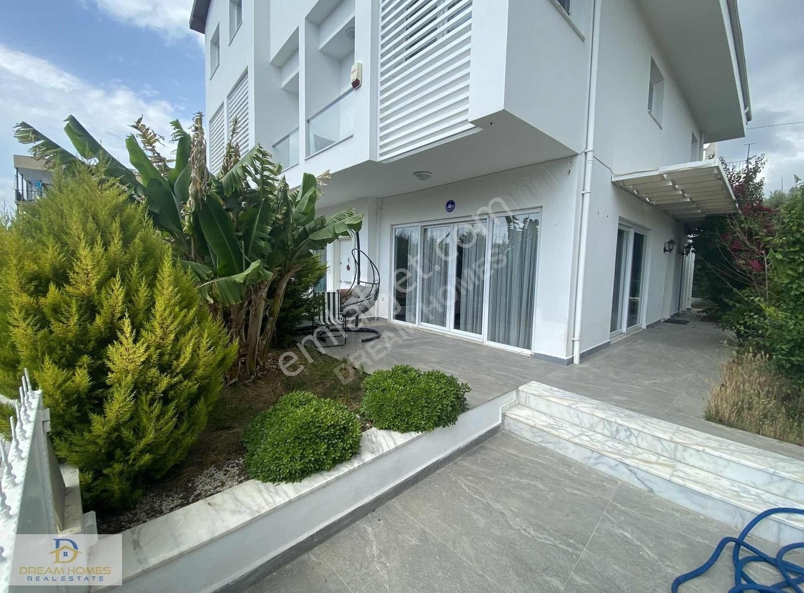 Akarca Mahallesinde Merkezde Tripleks Müstakil Bahçeli Villa - Görsel 31