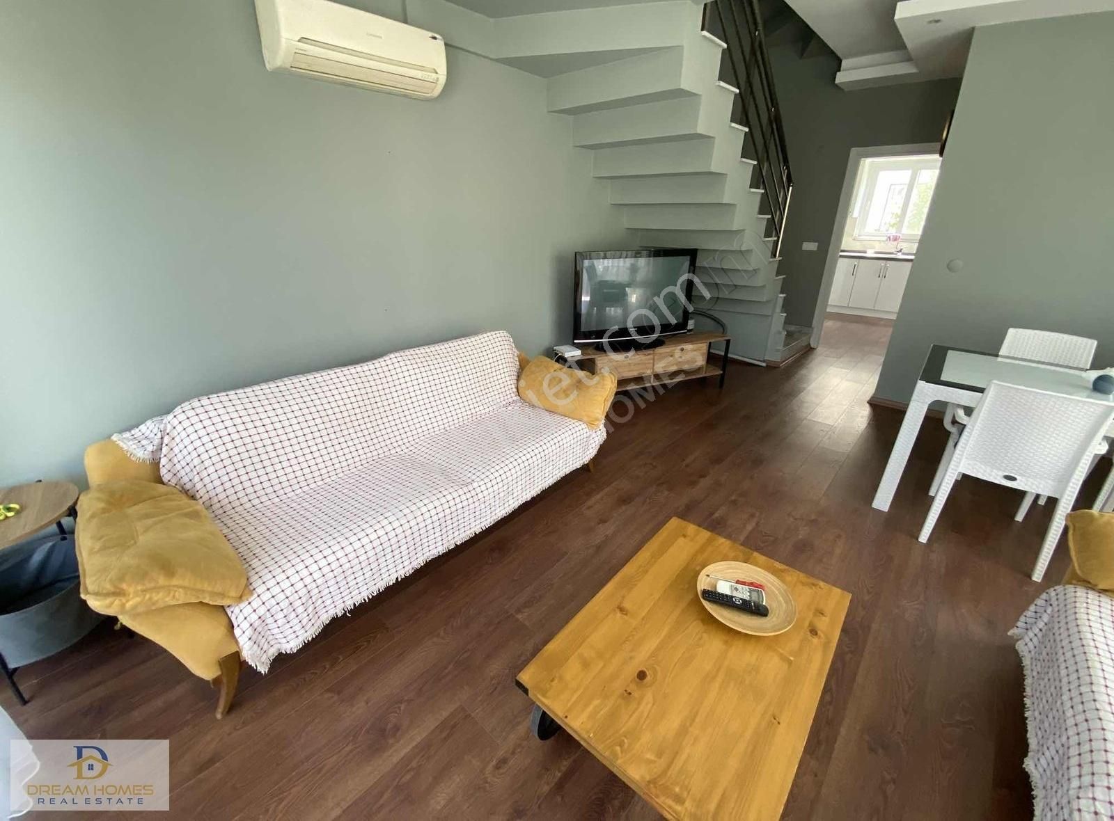 Akarca Mahallesinde Merkezde Tripleks Müstakil Bahçeli Villa - Görsel 12