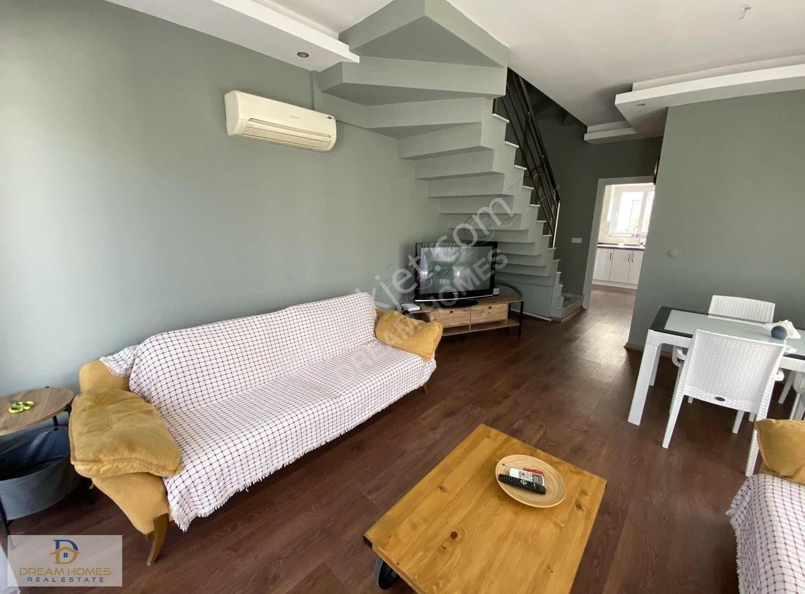 Akarca Mahallesinde Merkezde Tripleks Müstakil Bahçeli Villa - Görsel 6