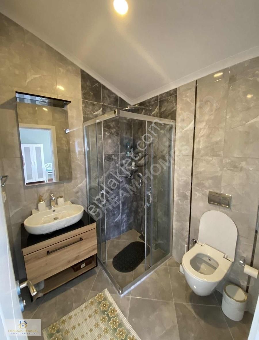 Akarca Mahallesinde Merkezde Tripleks Müstakil Bahçeli Villa - Görsel 10