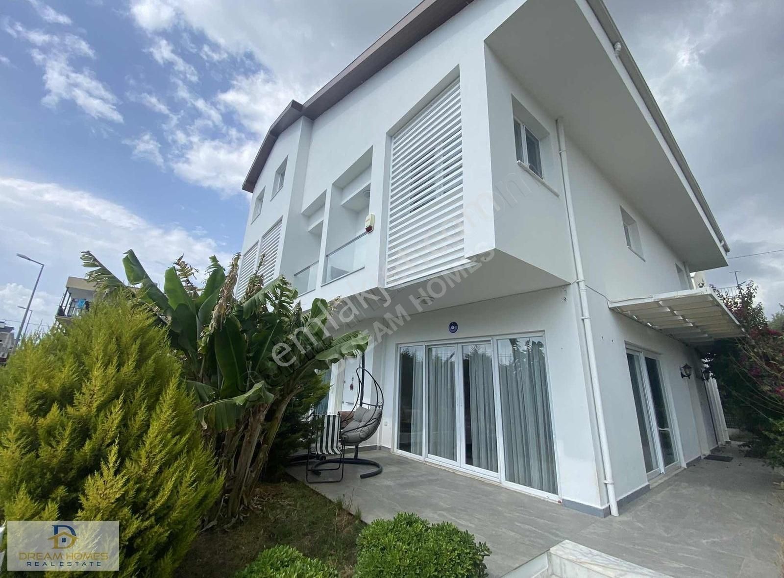 Akarca Mahallesinde Merkezde Tripleks Müstakil Bahçeli Villa - Görsel 25