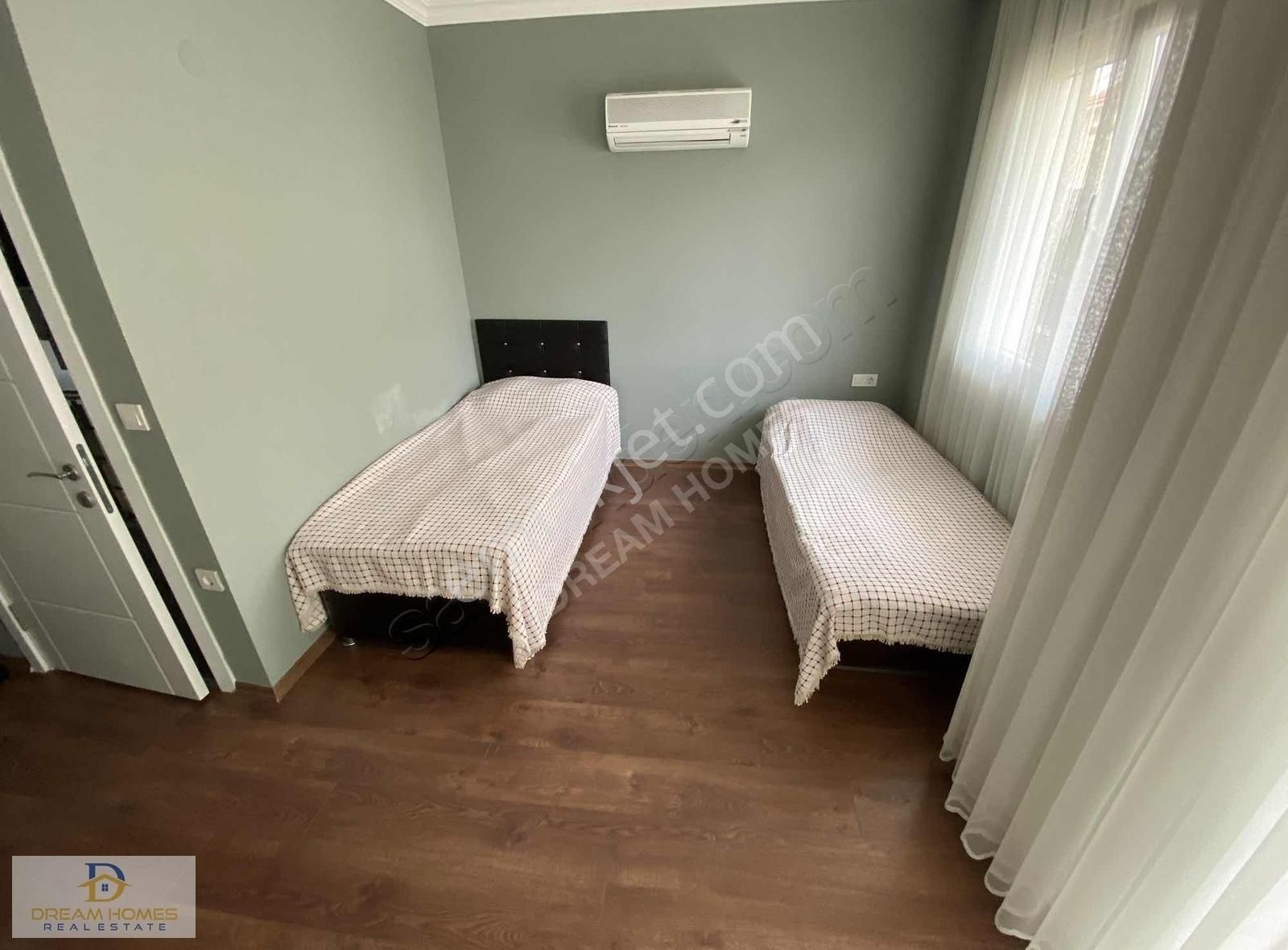 Akarca Mahallesinde Merkezde Tripleks Müstakil Bahçeli Villa - Görsel 17