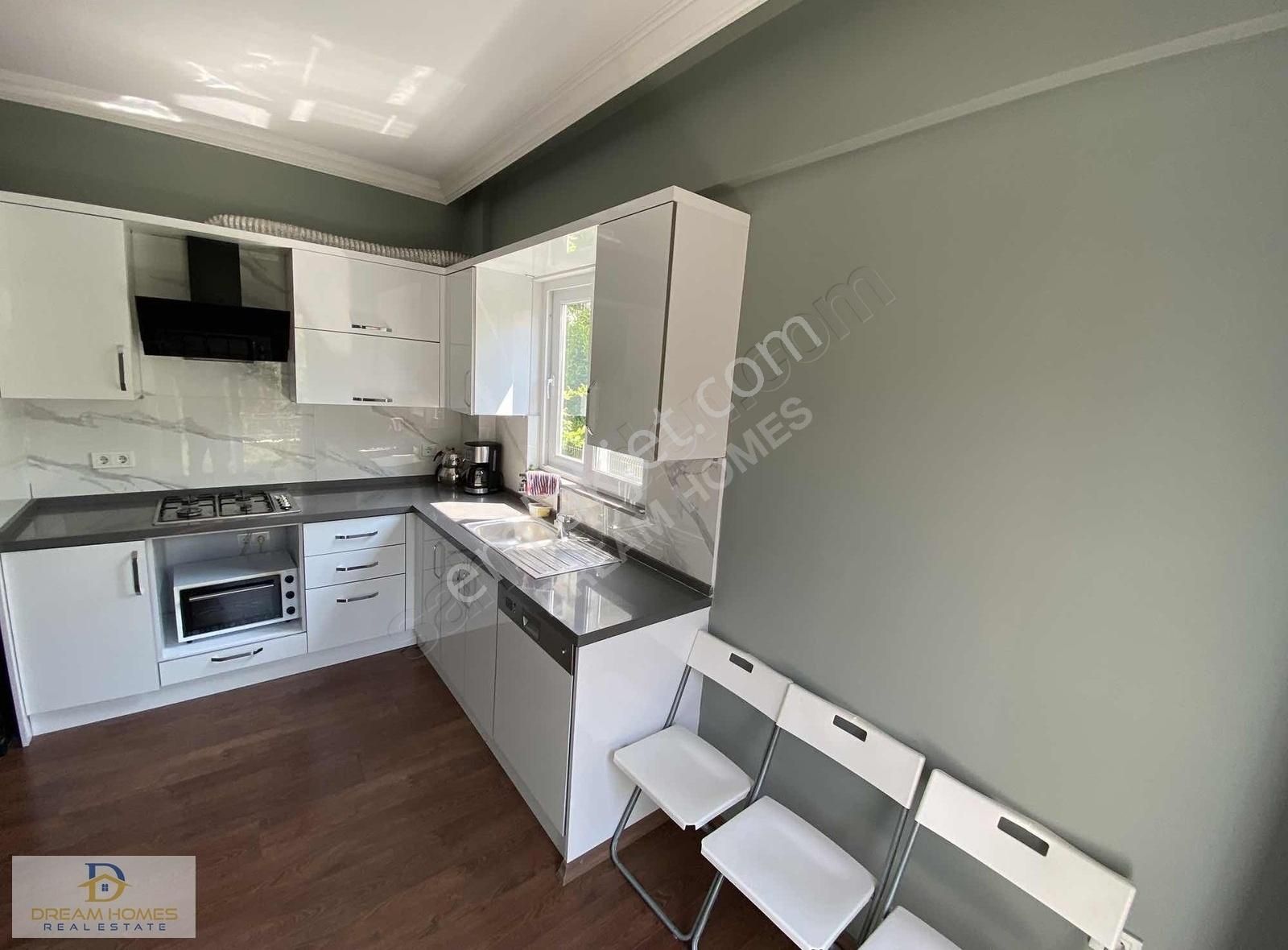 Akarca Mahallesinde Merkezde Tripleks Müstakil Bahçeli Villa - Görsel 14