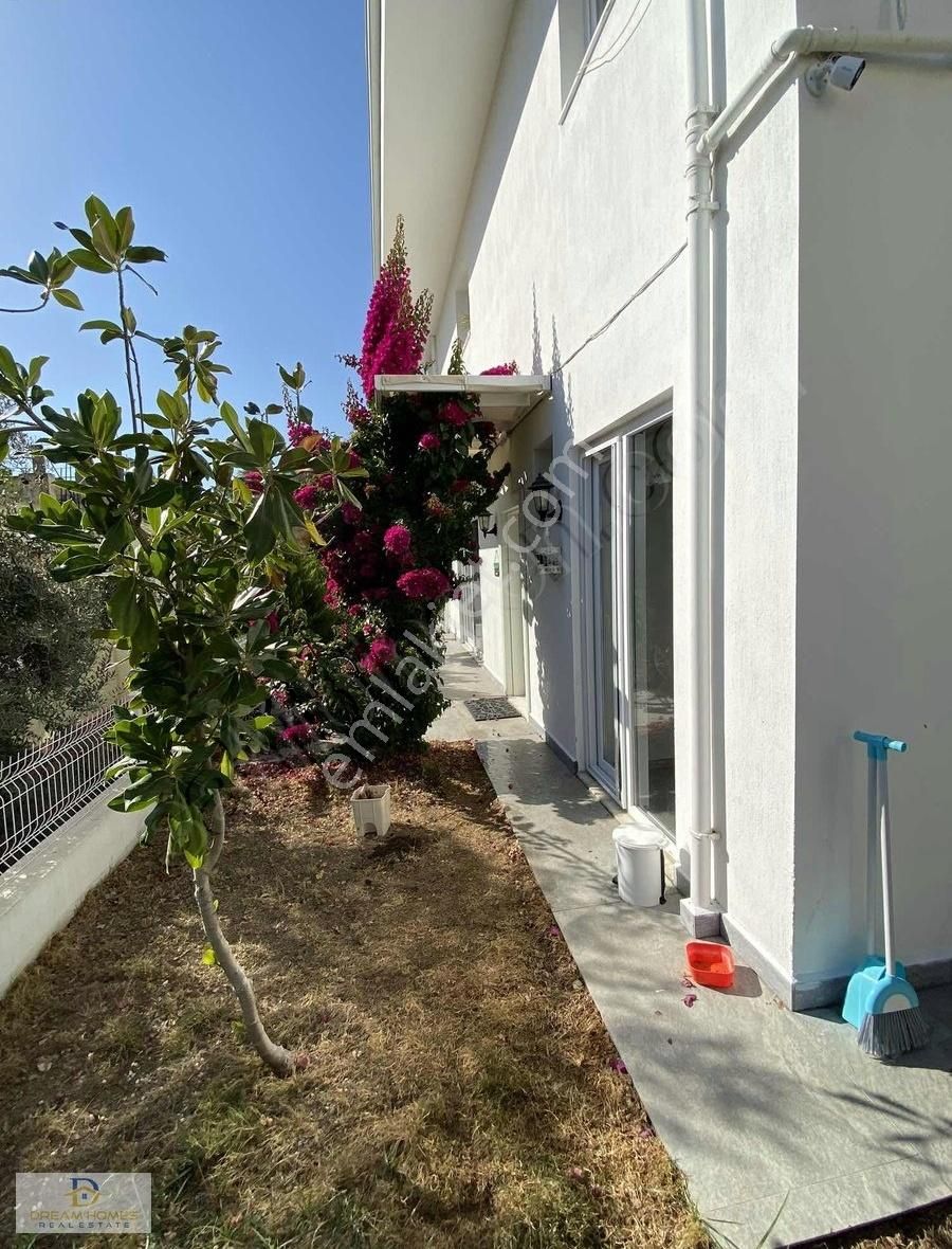 Akarca Mahallesinde Merkezde Tripleks Müstakil Bahçeli Villa - Görsel 21