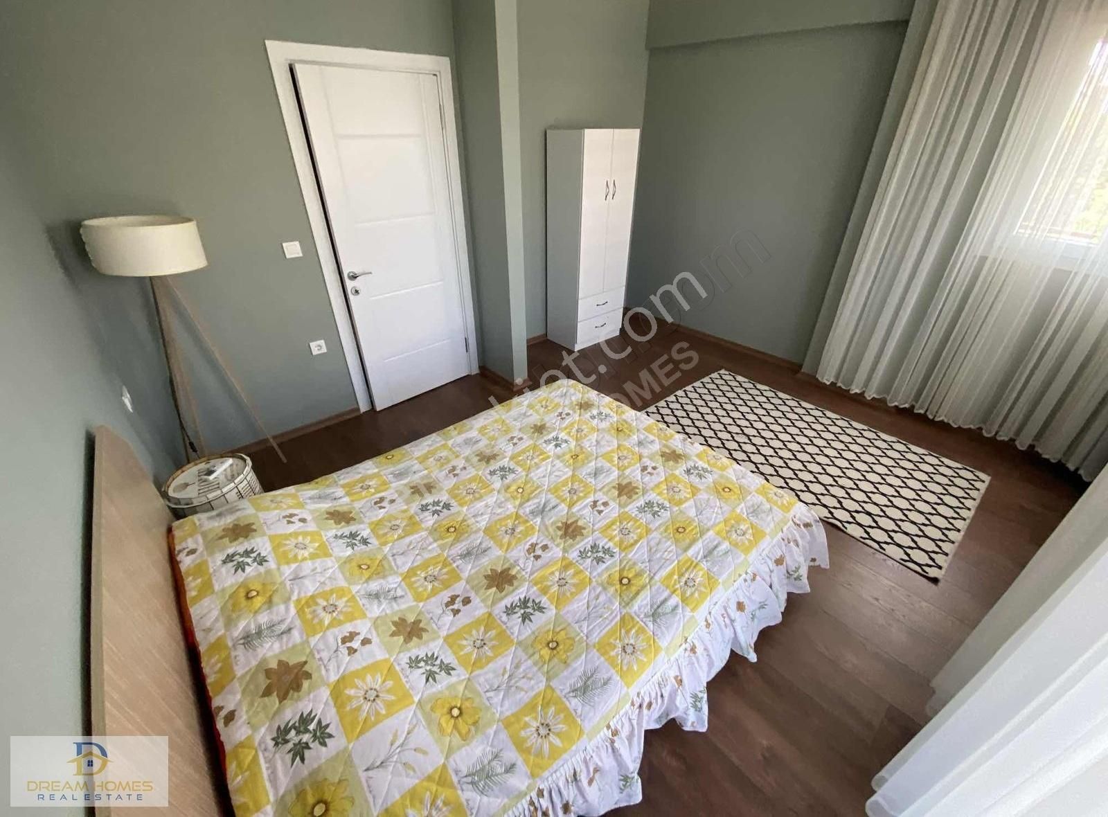 Akarca Mahallesinde Merkezde Tripleks Müstakil Bahçeli Villa - Görsel 15