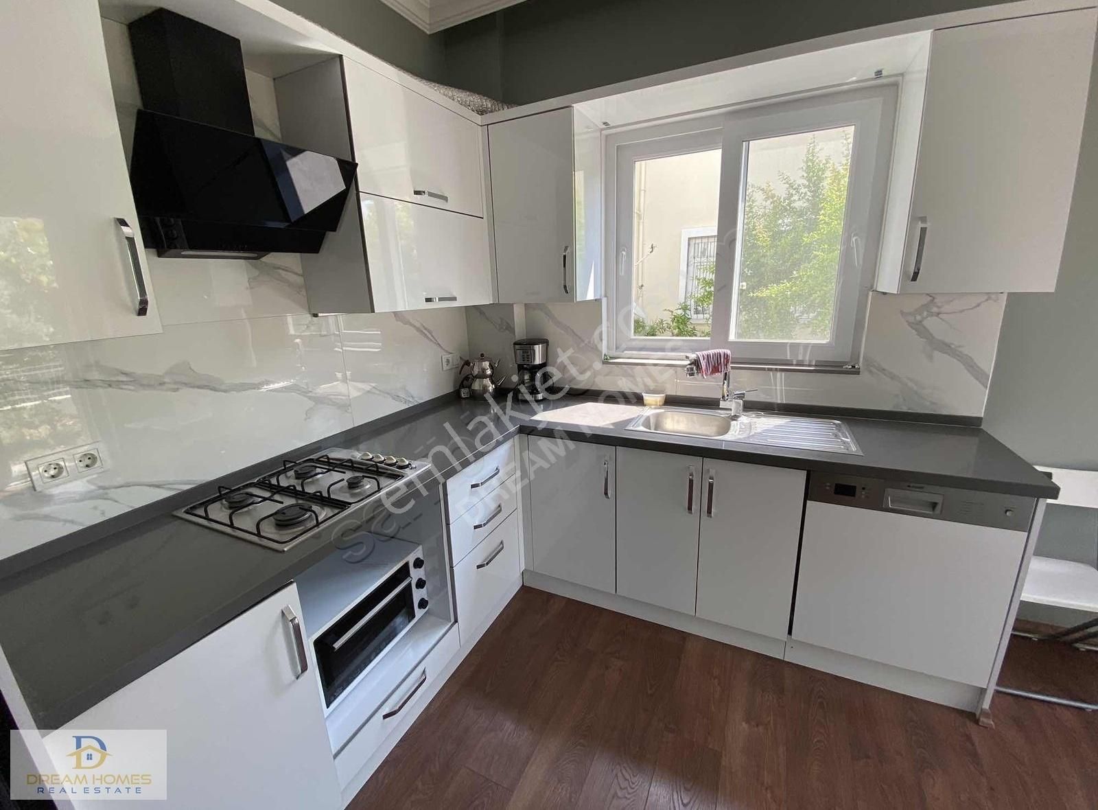 Akarca Mahallesinde Merkezde Tripleks Müstakil Bahçeli Villa - Görsel 13