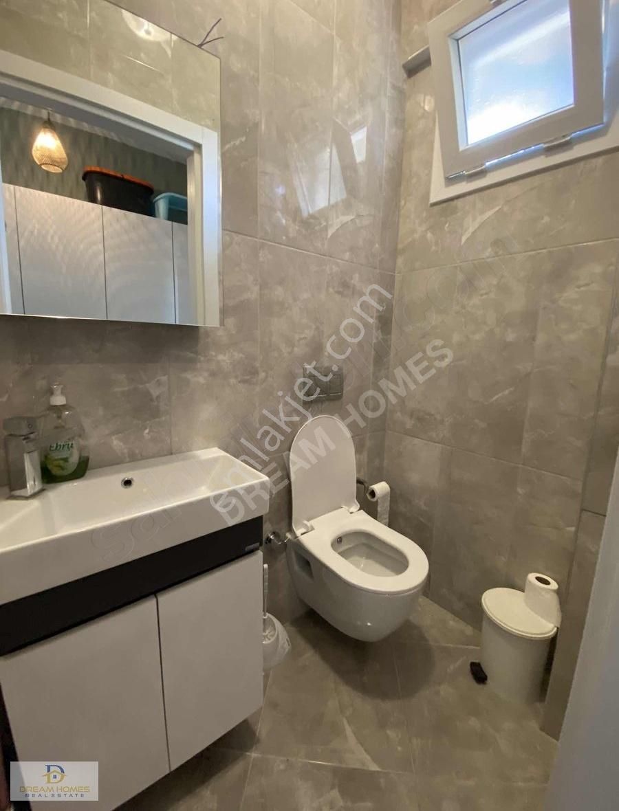 Akarca Mahallesinde Merkezde Tripleks Müstakil Bahçeli Villa - Görsel 24