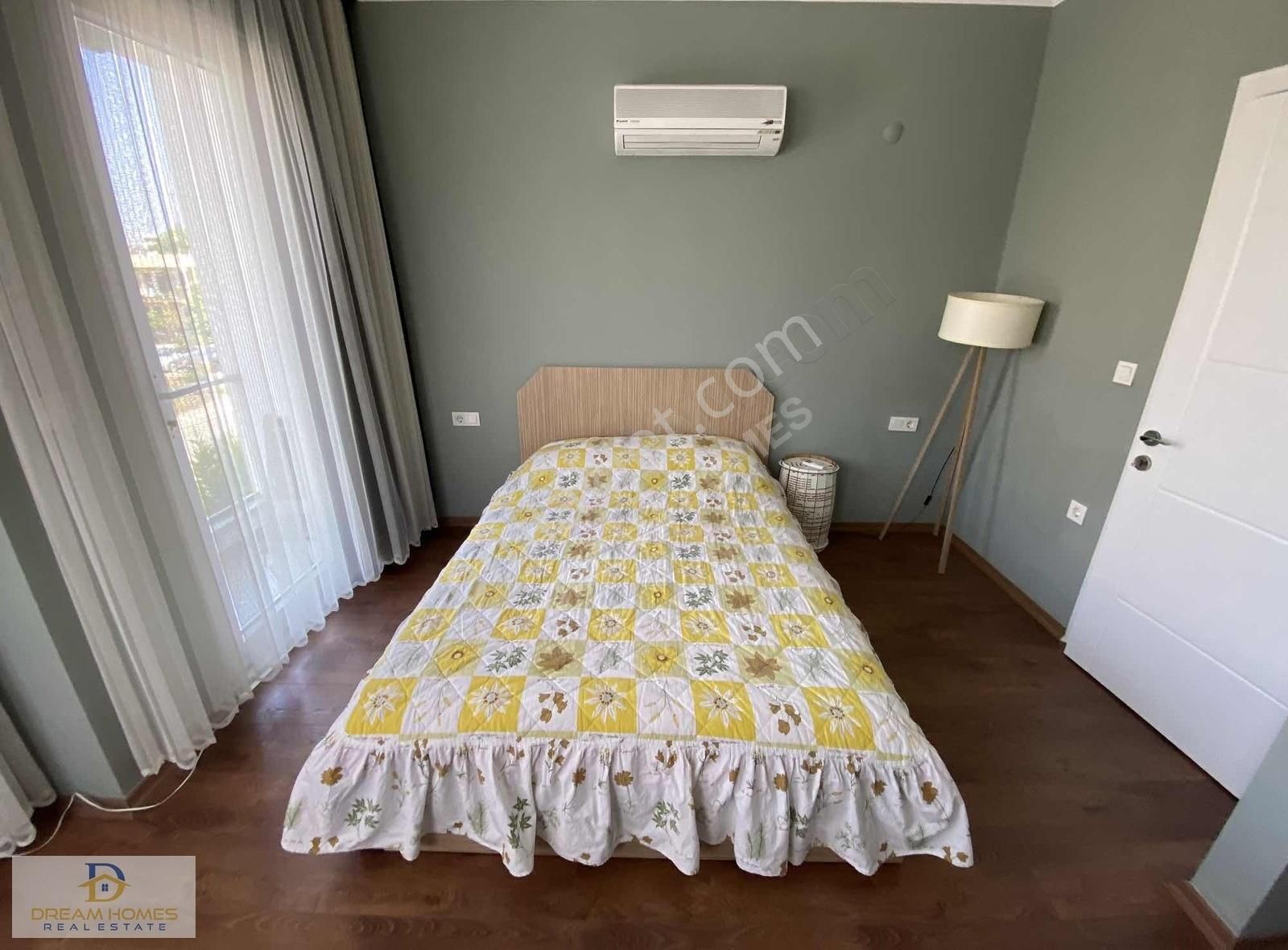 Akarca Mahallesinde Merkezde Tripleks Müstakil Bahçeli Villa - Görsel 11