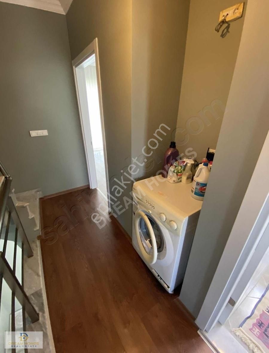 Akarca Mahallesinde Merkezde Tripleks Müstakil Bahçeli Villa - Görsel 30