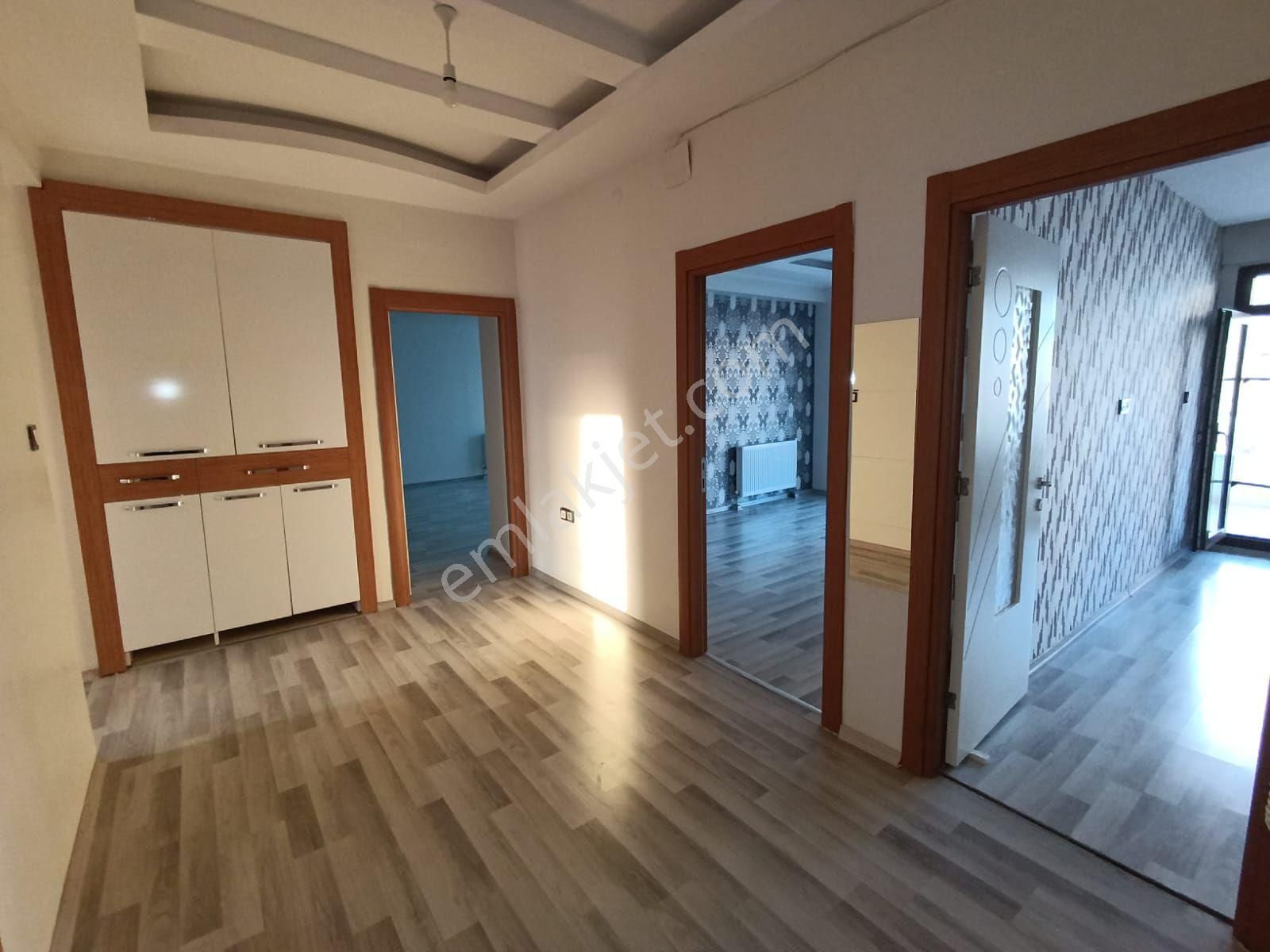 Bağcılar Piyale Park Düğün Salonu Civarında Kiralık 3+1 Ara Kat Daire