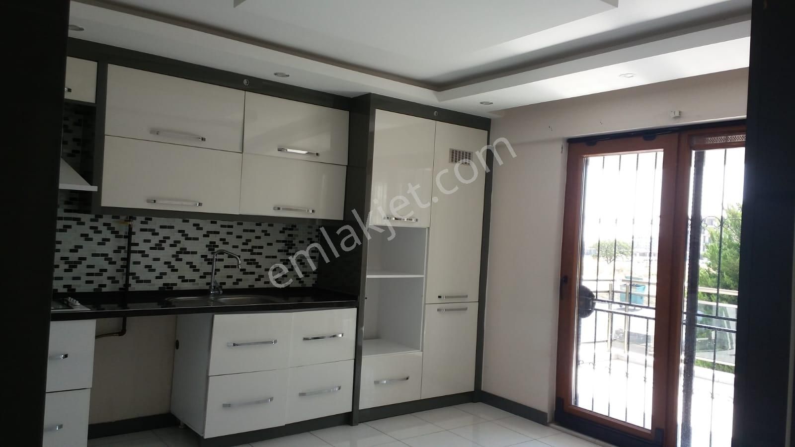 Yenişafakta 3+1 /180 Metrekare Kiralık Lüks Daire