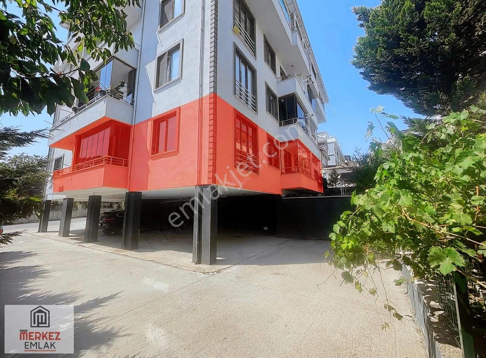 Başiskele Barbaros Mahallesin'de Satılık 2+1 Daire