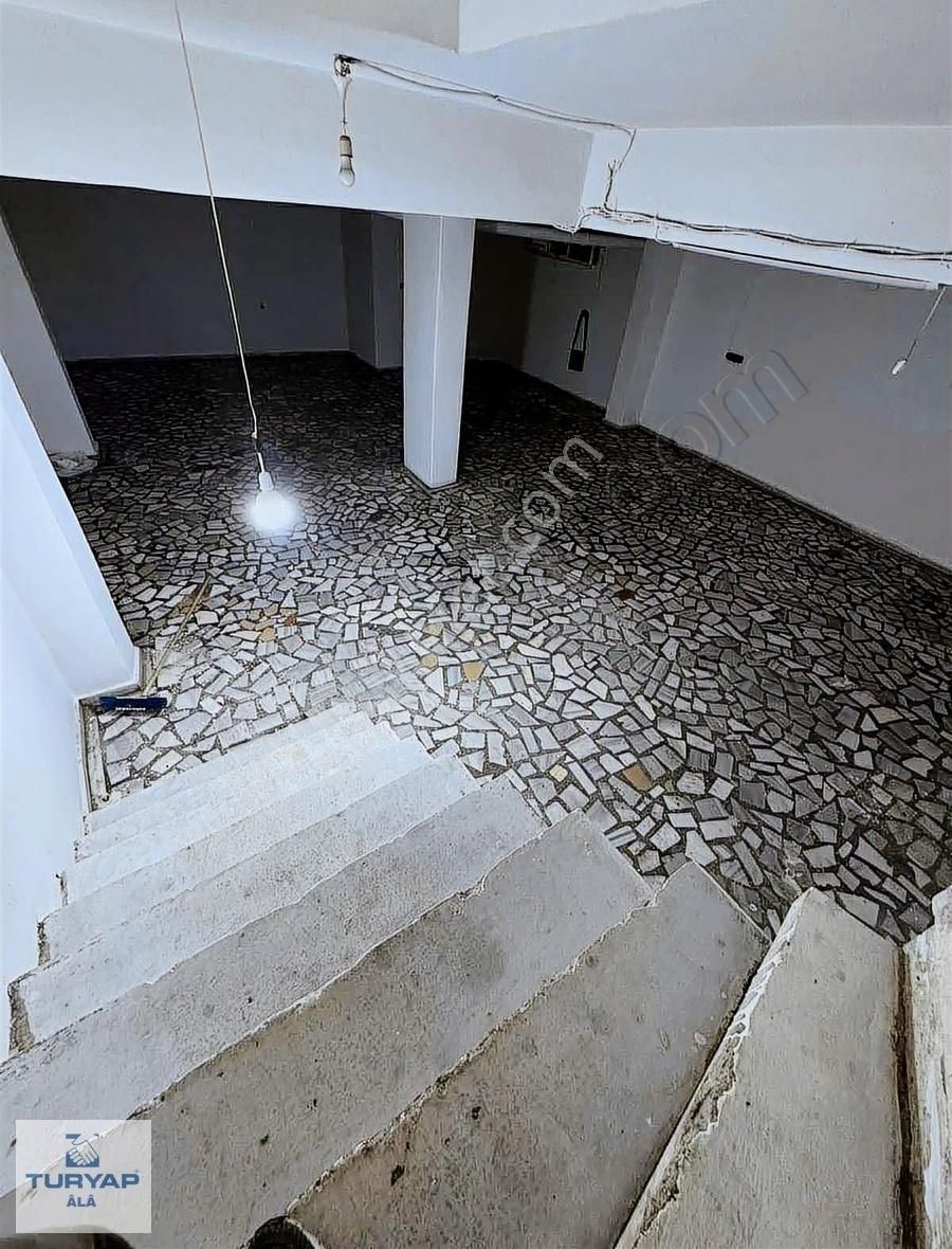 Sultançiftliği Mh. Kiralık Depolu Dükkan