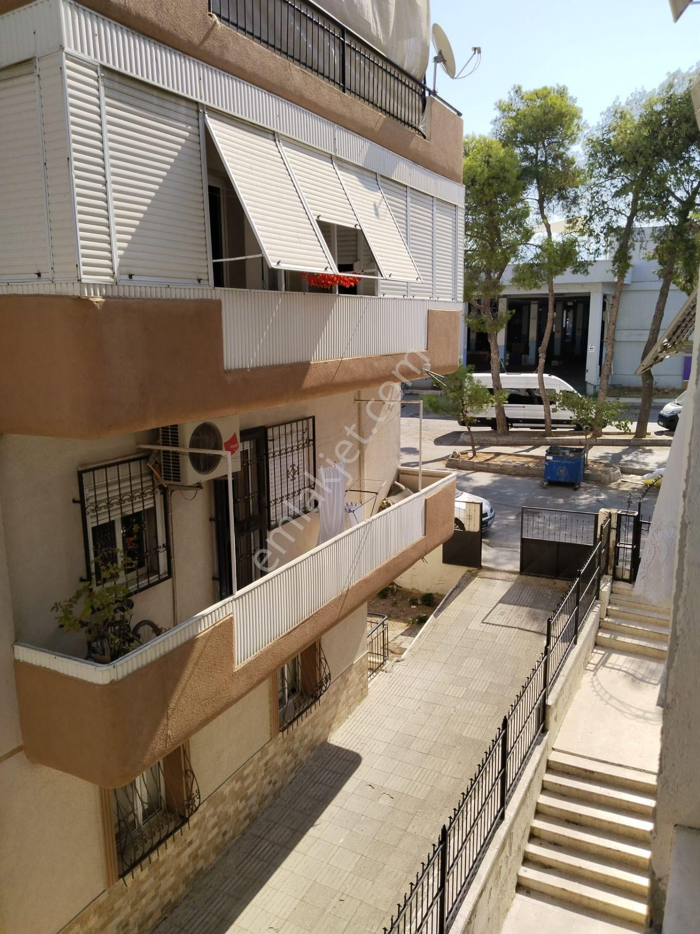 Turyap Buca'dan Kapalı Pazaryeri Karşısı Kiralık 3+1 Daire
