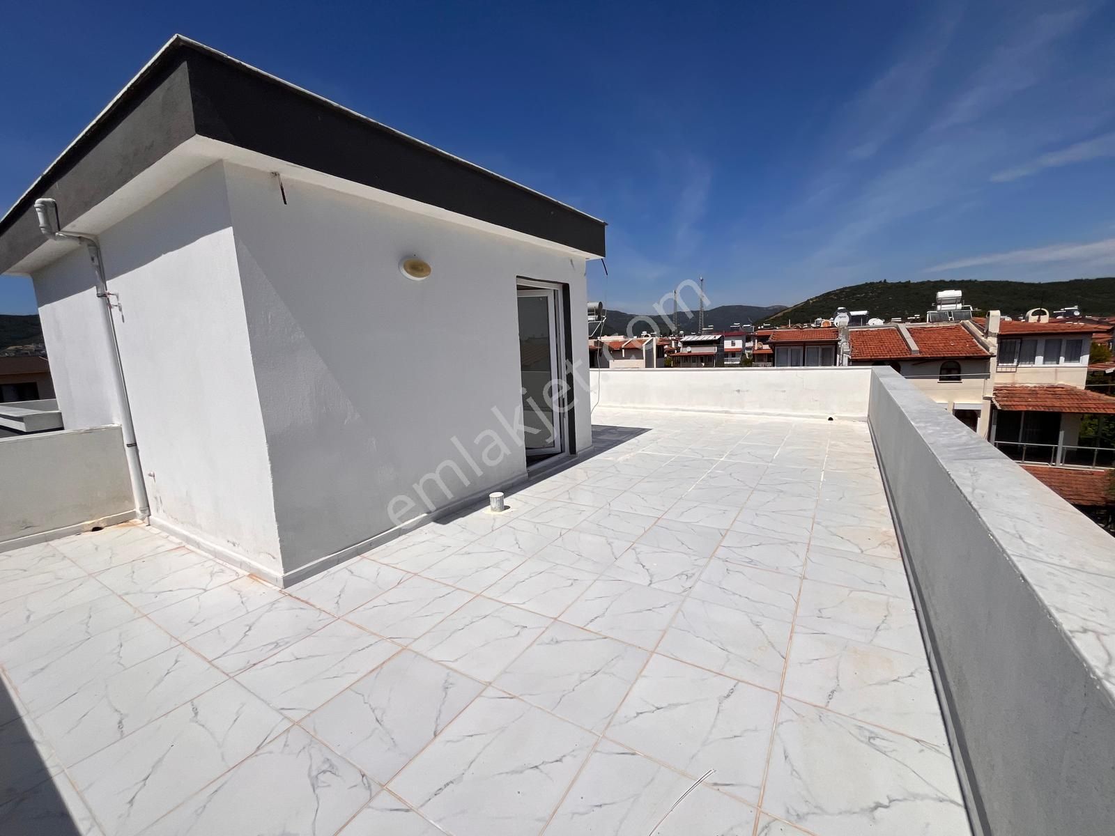 Seferihisar Cumhuriyette Sahile Yakın Bahçeli 3+1 Villa - Görsel 33